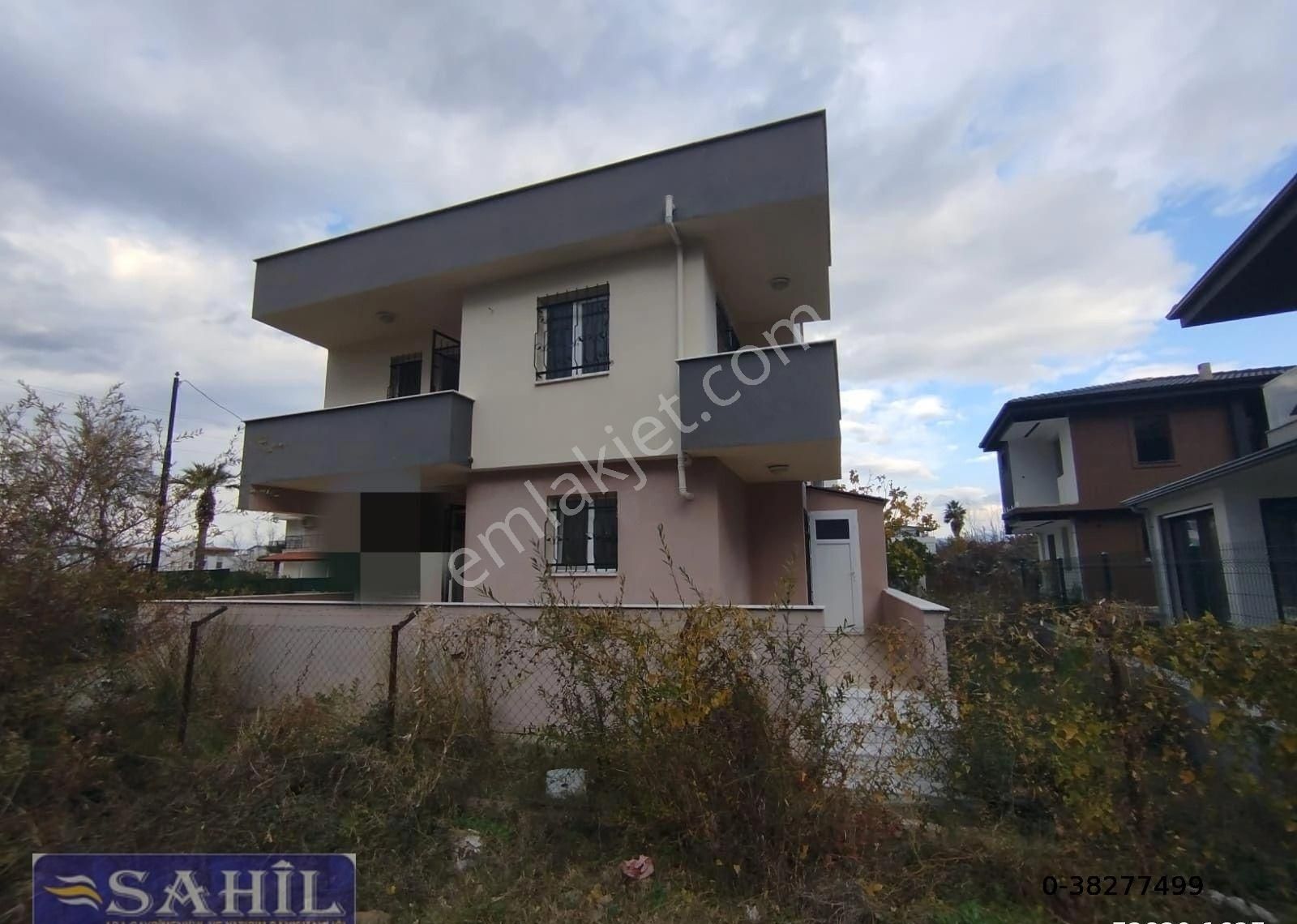 Kuşadası Güzelçamlı Satılık Yazlık Kuşadası Güzelçamlı'da Dağ Ve Doğa Manzaralı Müstakil Ferah Önü Açık Yazlık Villa