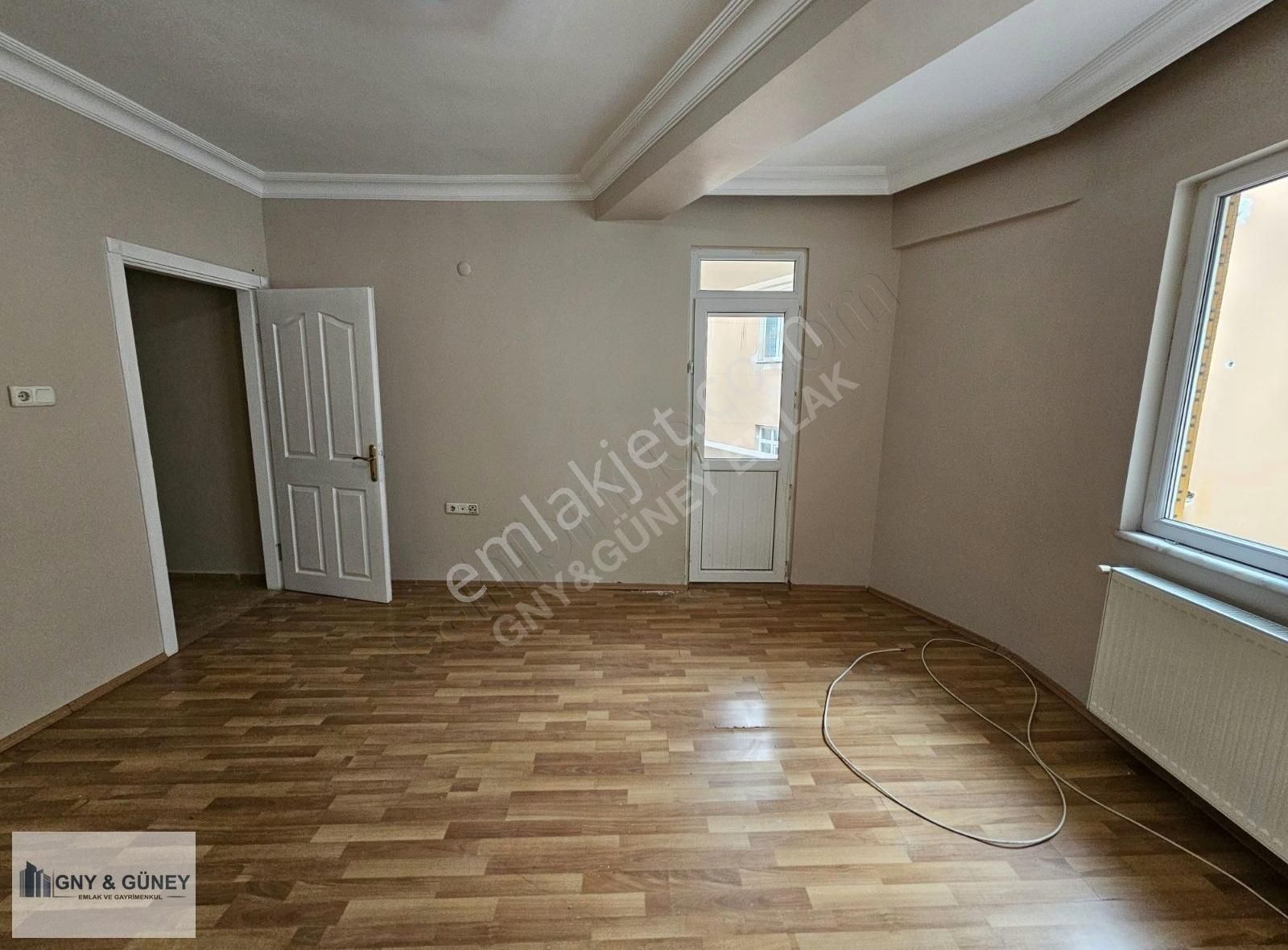 Zeytinburnu Yenidoğan Kiralık Daire Yenidoğan Camisine Yakın 4+1 15 Yıllık Dublex Asansörlü 160m²