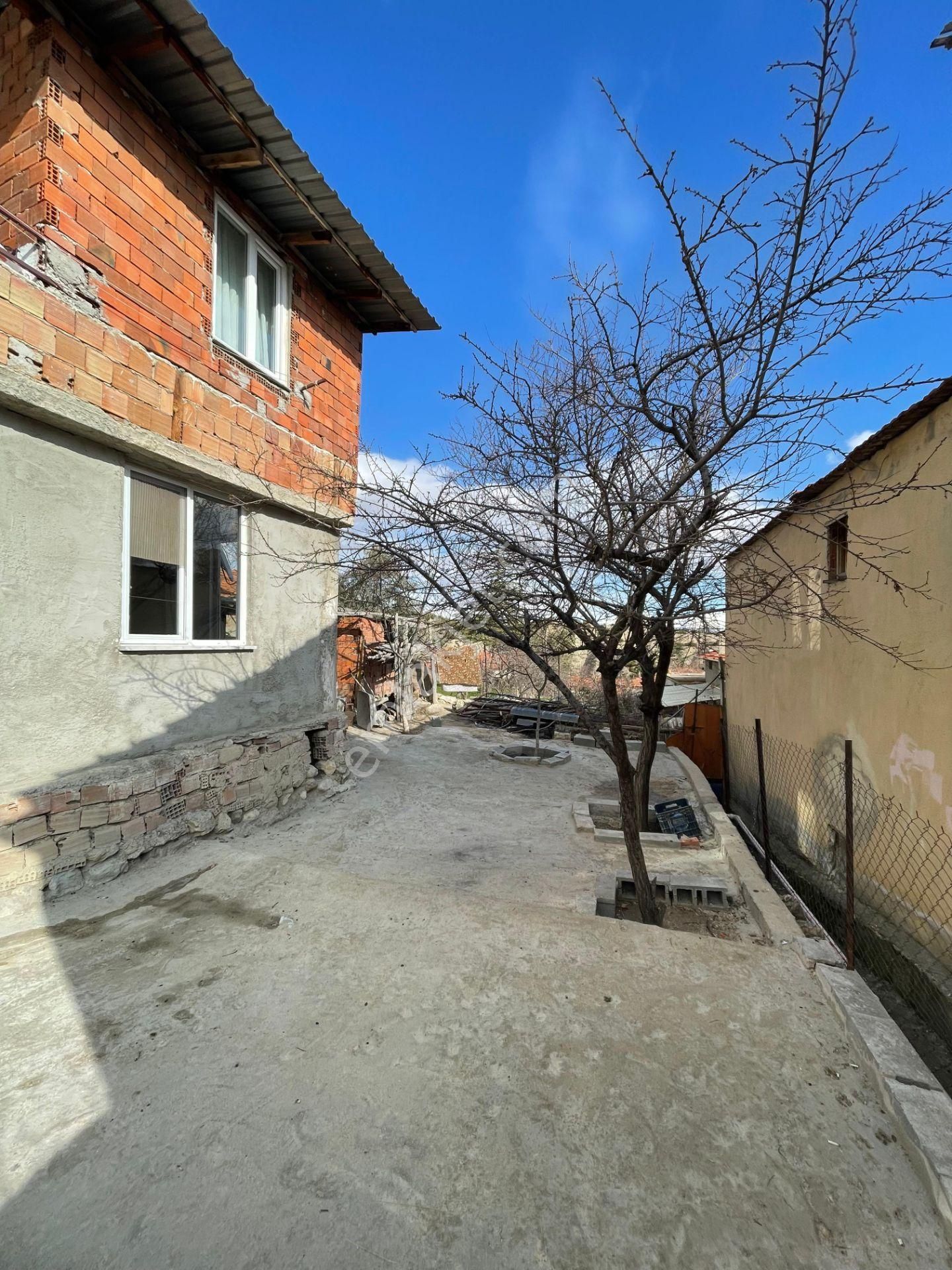 Anelmalı Camicedit Mah'de 118m2 Arsa İçerisinde 2 Katlı Satılık Müstakil Bina - Görsel 3