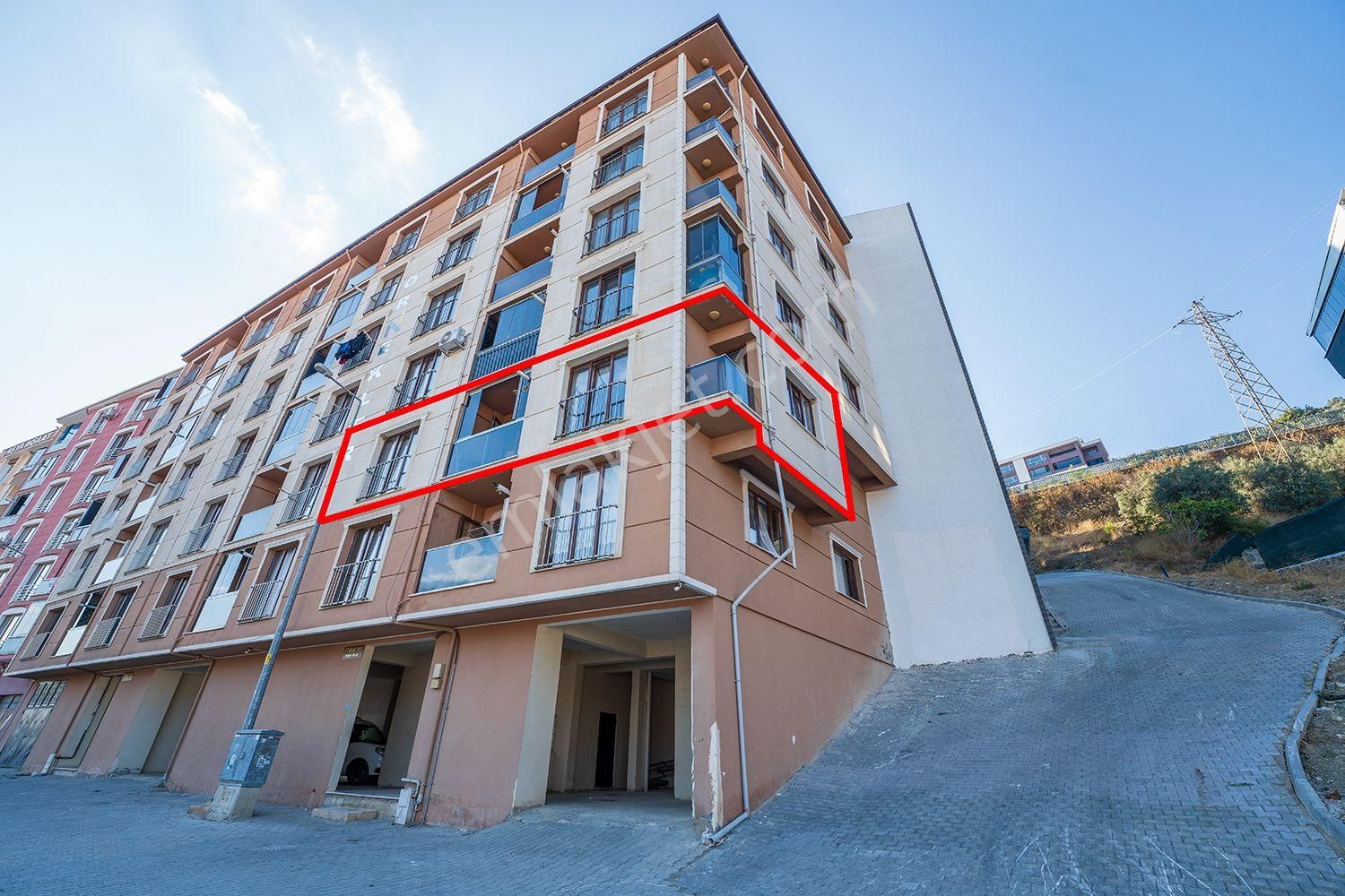 Gemlik Yeni Satılık Daire C21 Cius; Çukur Bahçede Asansörlü Ara Kat Köşe Satılık Daire