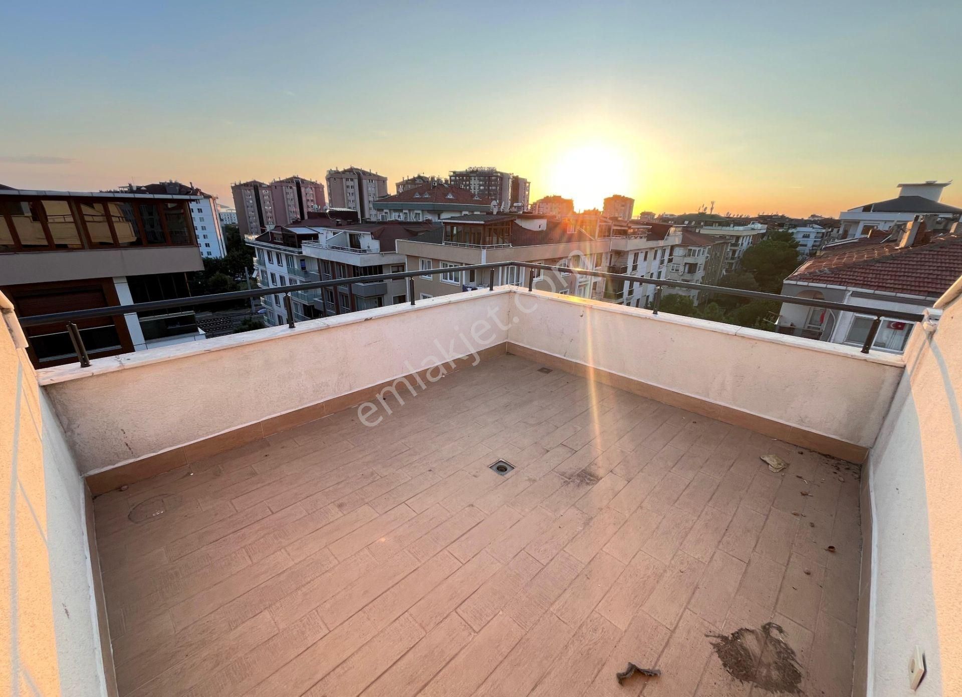 Maltepe Bağlarbaşı Satılık Daire Maltepe 4+2 Dublex Daire Kısmi Deniz Manzaralı