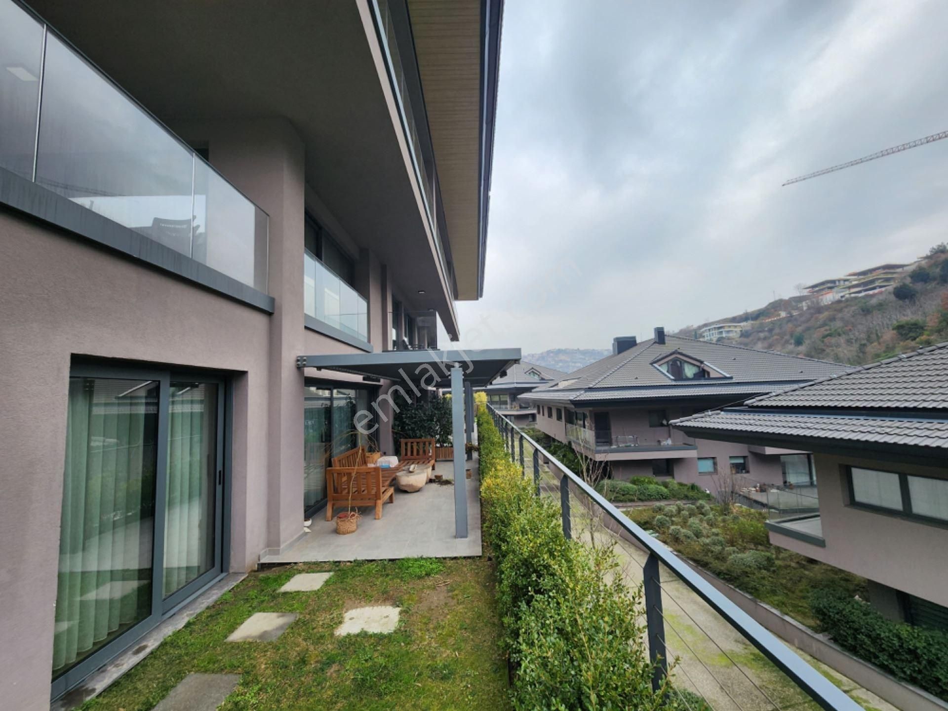 Sarıyer Maden Semtinde Site Ozelikli Satılık 2+1 Daire Teraslı