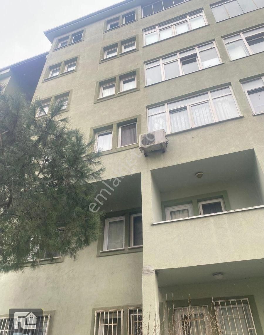 Üsküdar Bahçelievler Satılık Daire F-l Emlaktan Çengelköy Natoyalu Ata -2 Sitesinde Kiracılı Ara Kat 3. Katta