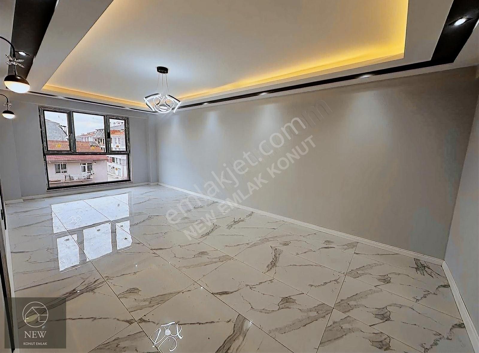 New Emlak'tan Çamlıca'da 180 M2 Satılık 4+1 Lüx Daire