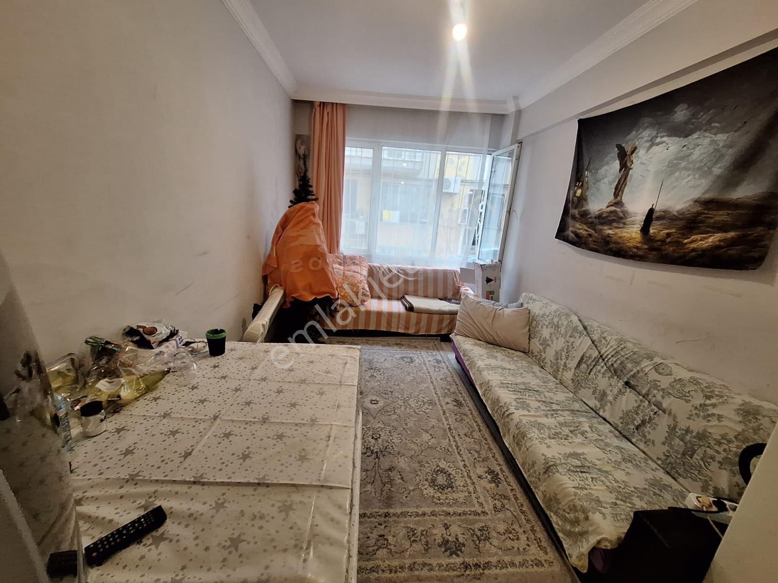 Konak Kemal Reis Satılık Daire Sahile Tramvaya Yürüme Mesafesinde 2+1 90m2 Temiz Bakımlı Masrafsız Y.giriş Daire