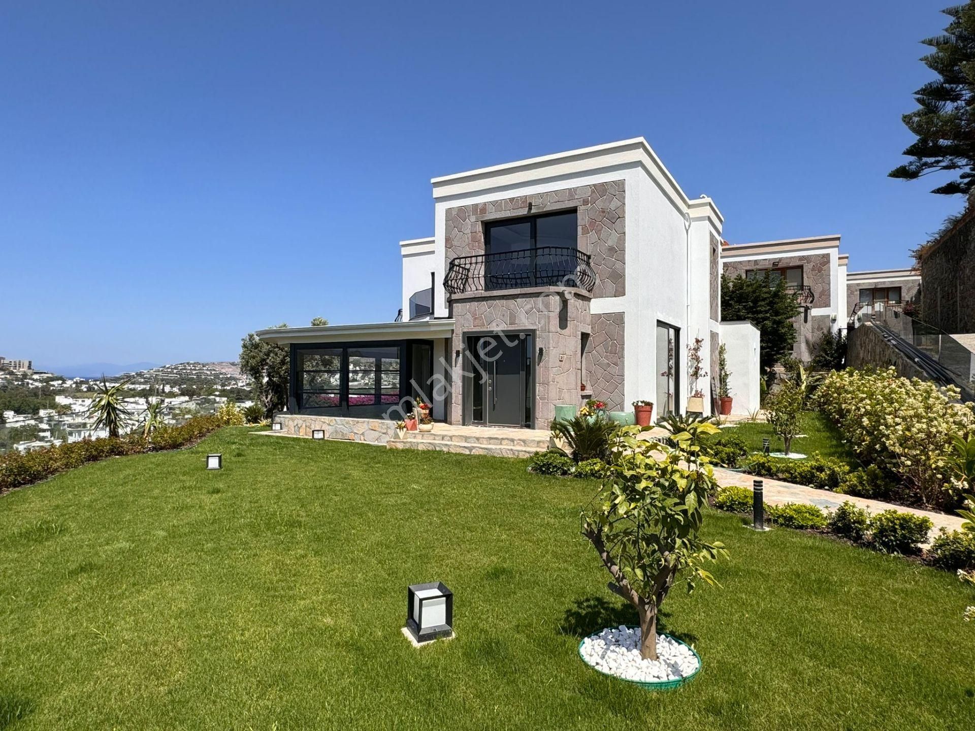 Bodrum Yalıkavak Satılık Villa Bodrum Yalıkavak Merkez'de Satılık Marina Manzaralı 5+1 Tam Müstakil Villa