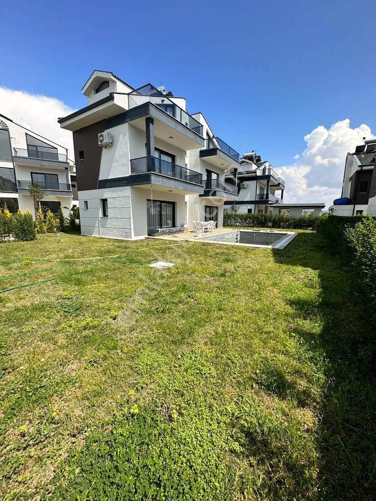 Çalış'da Muhteşem Site İçinde Satılık 4+1 Müstakil Triplex Villa