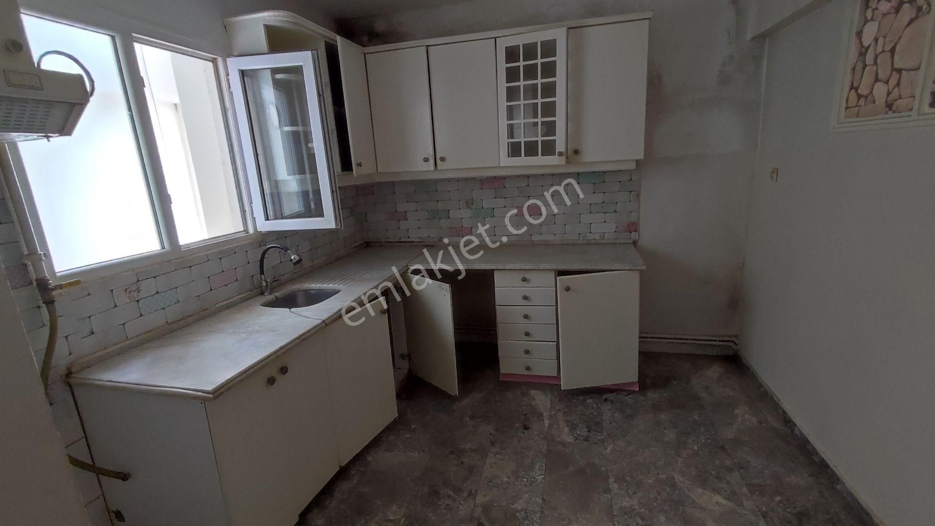 Atatürk Mahallesinde Asansörlü Panjurlu 2+1 Daire - Görsel 2