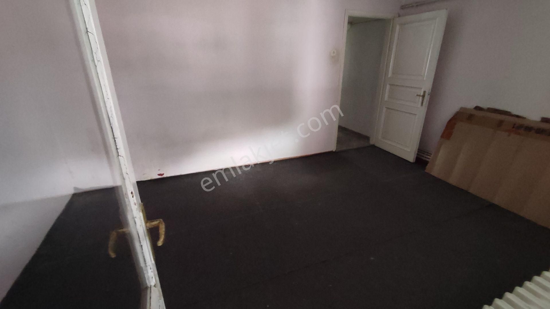 Atatürk Mahallesinde Asansörlü Panjurlu 2+1 Daire - Görsel 3