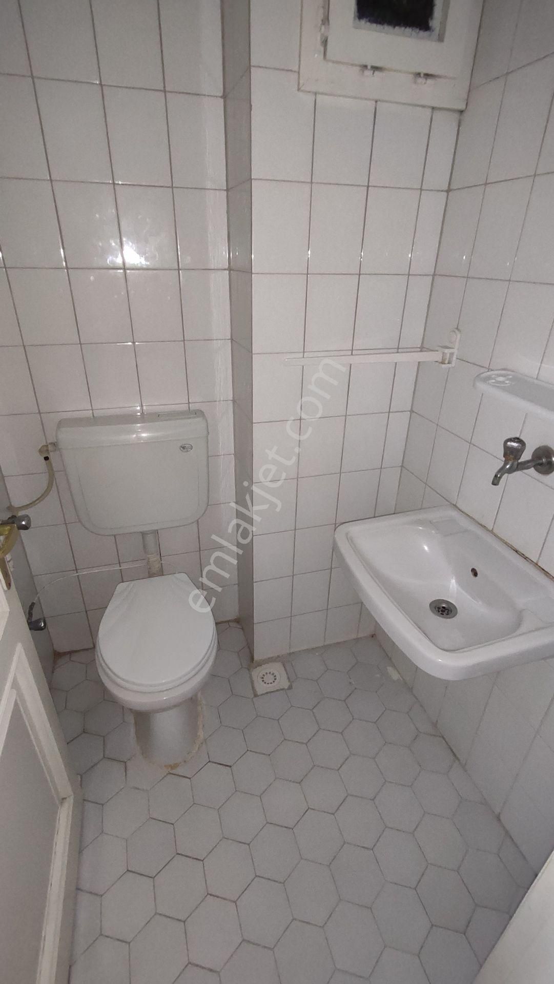 Atatürk Mahallesinde Asansörlü Panjurlu 2+1 Daire - Görsel 13