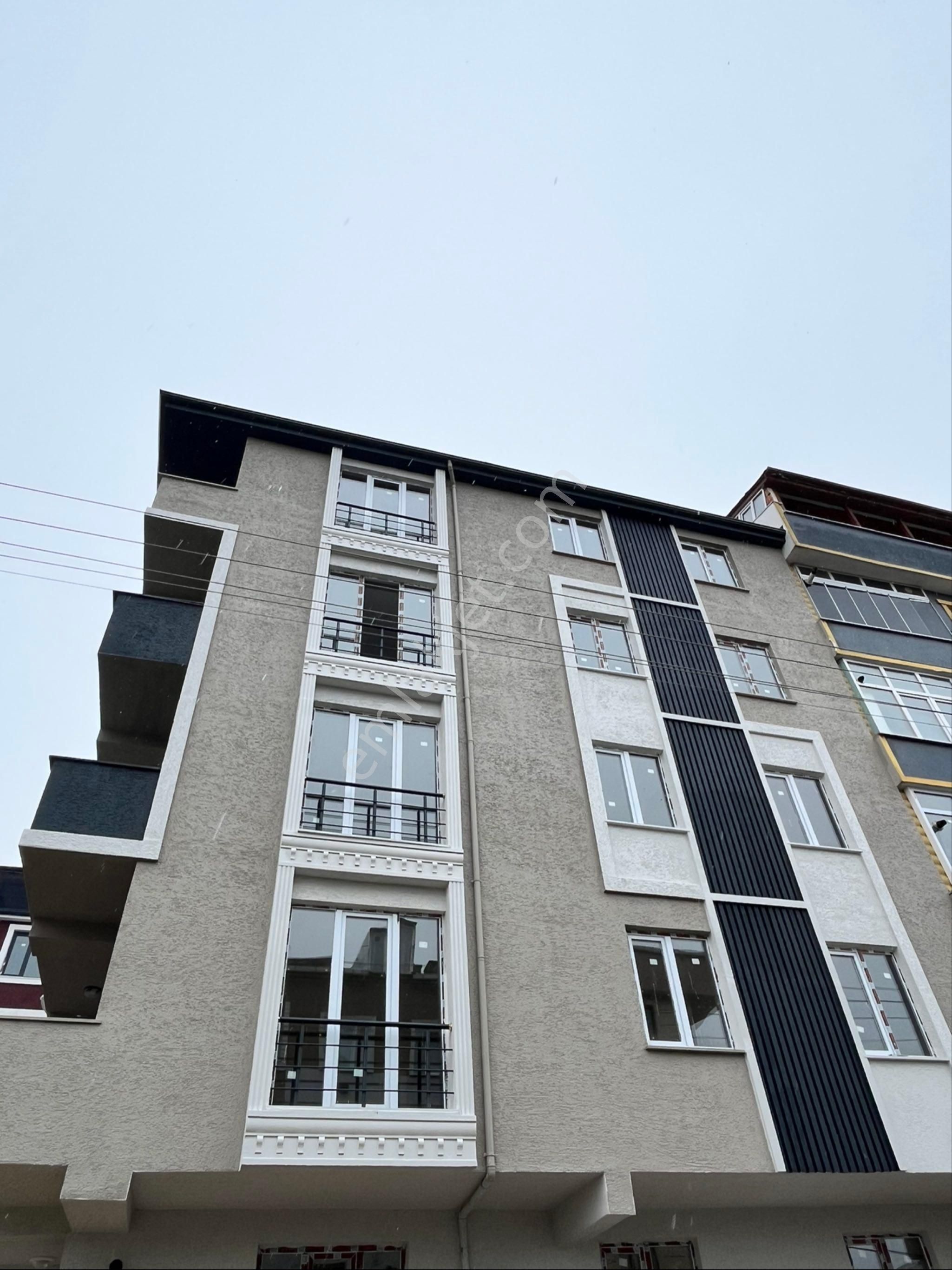 Kapaklı Cumhuriyet Satılık Daire Kapaklı Vatan Caddesi Mevkinde 2+1 Ara Kat Güney Cephe