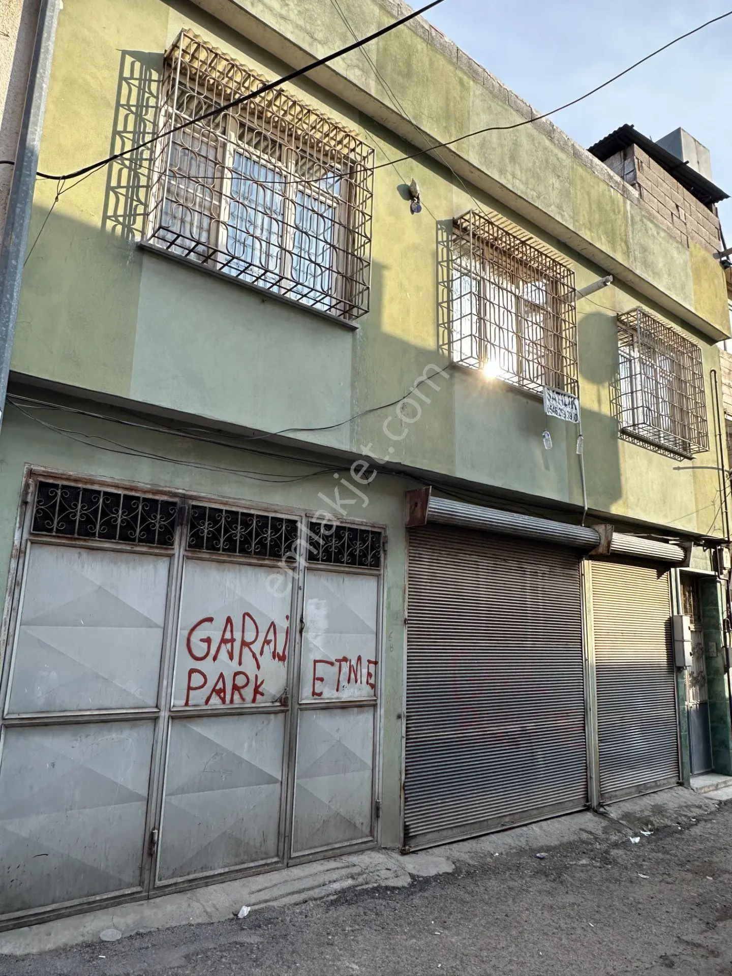 Uyaran79 Gayrimenkulden Altında 3 Garaj Üstü 3+1 Ev