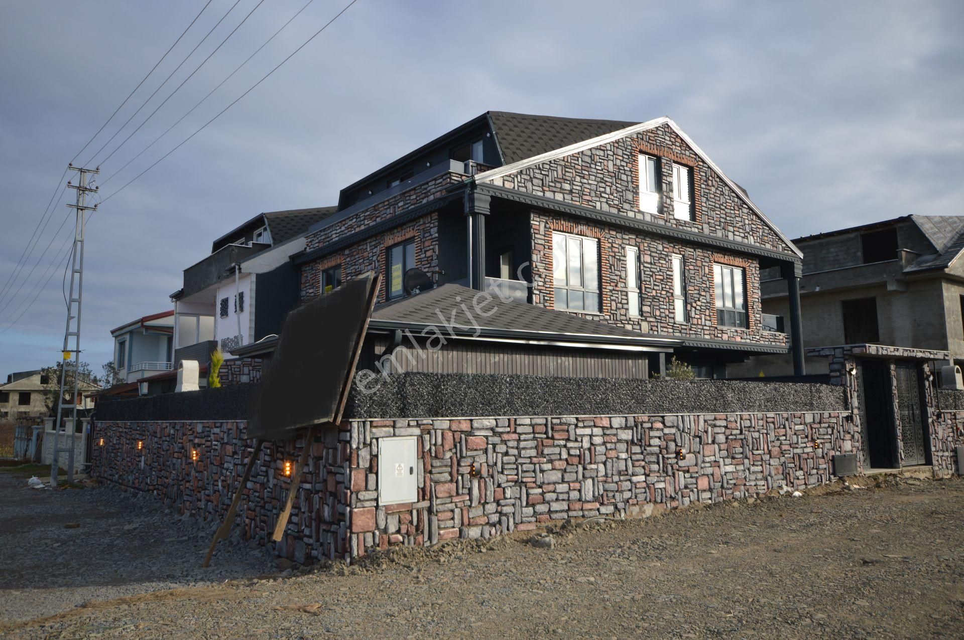 Sakarya Kocaali Satılık Villa Kocaali’de Deniz Manzaralı Lüks Villa, Taş Kaplama Şıklık