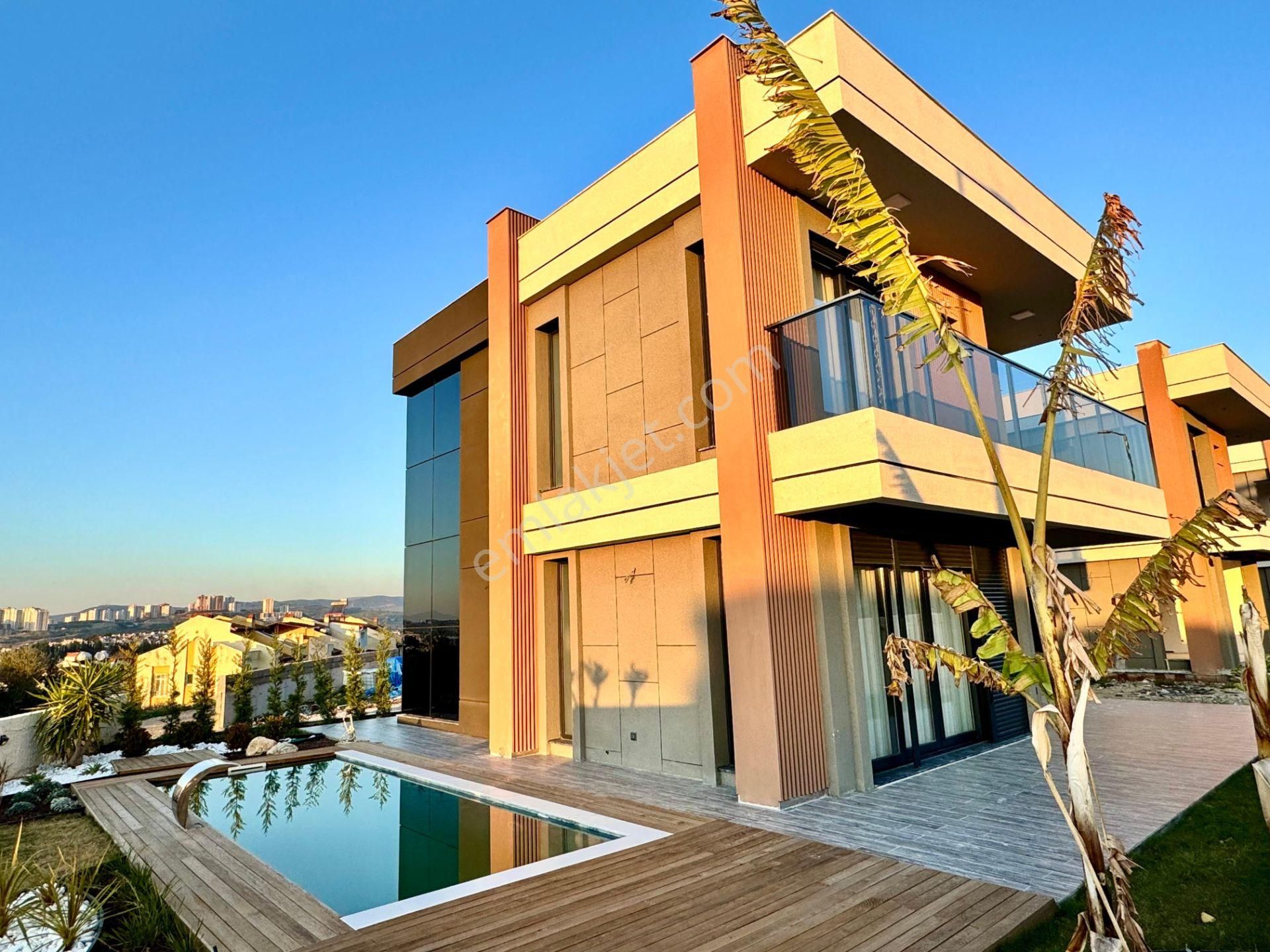 Kuşadası Karaova Satılık Villa Kuşadası'nda Özel Havuzlu, Yerden Isıtmalı 4+1 Müstakil Villa