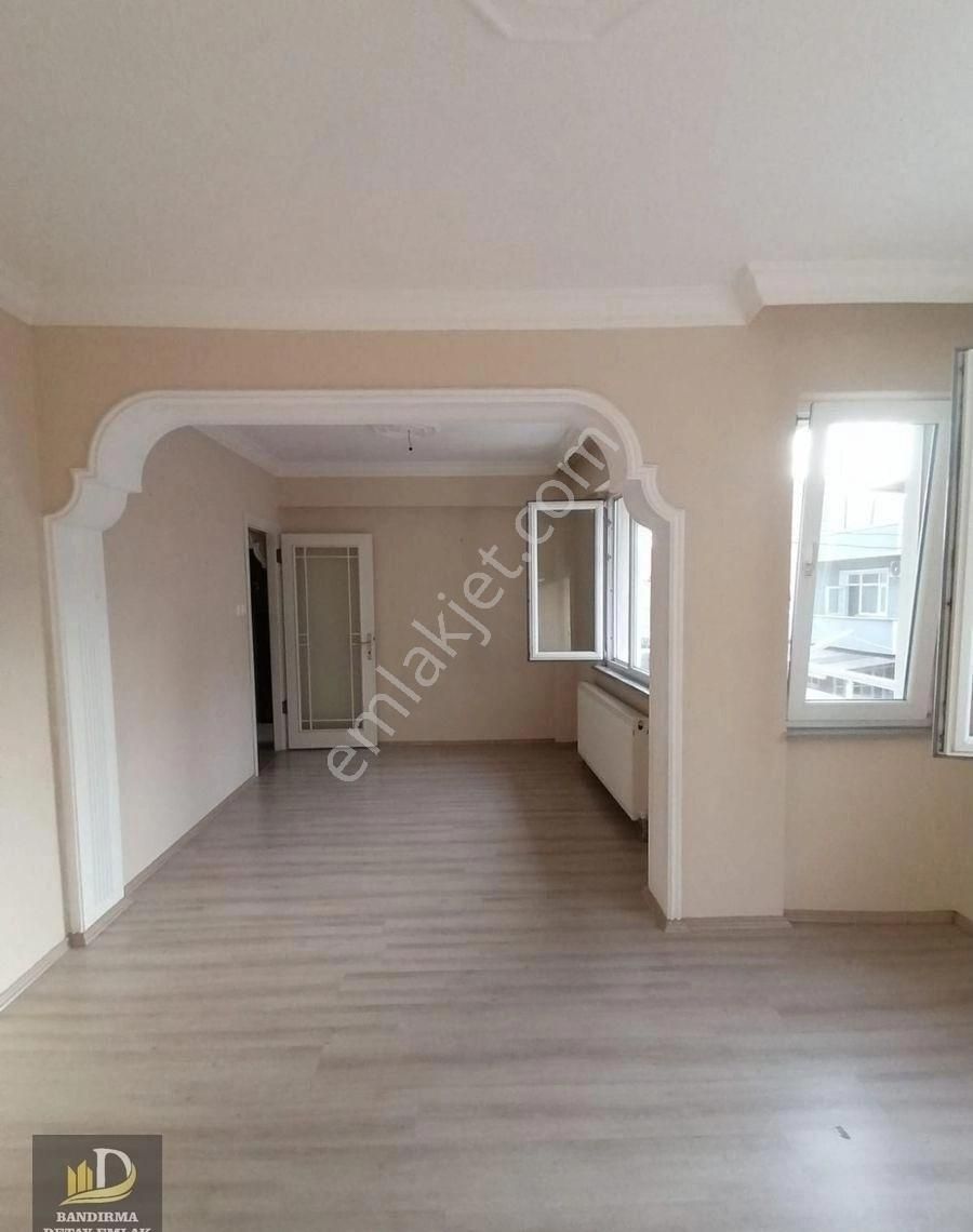 Bandırma 100. Yıl Kiralık Daire Detay Emlak'tan Nato Caddesine Yakın 2+1 Kiralık Daire