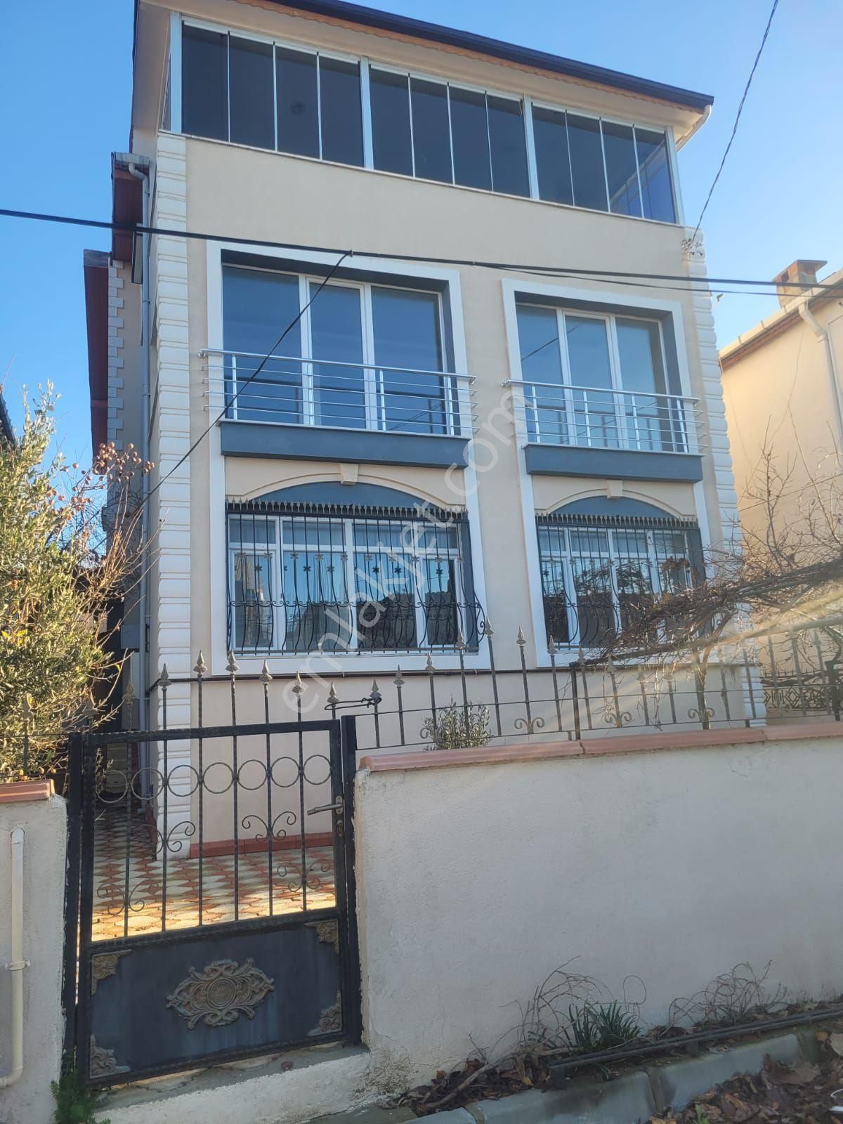 Büyükçekmece Güzelce Satılık Daire Satılık Deniz Manzaralı 6+2 Villa