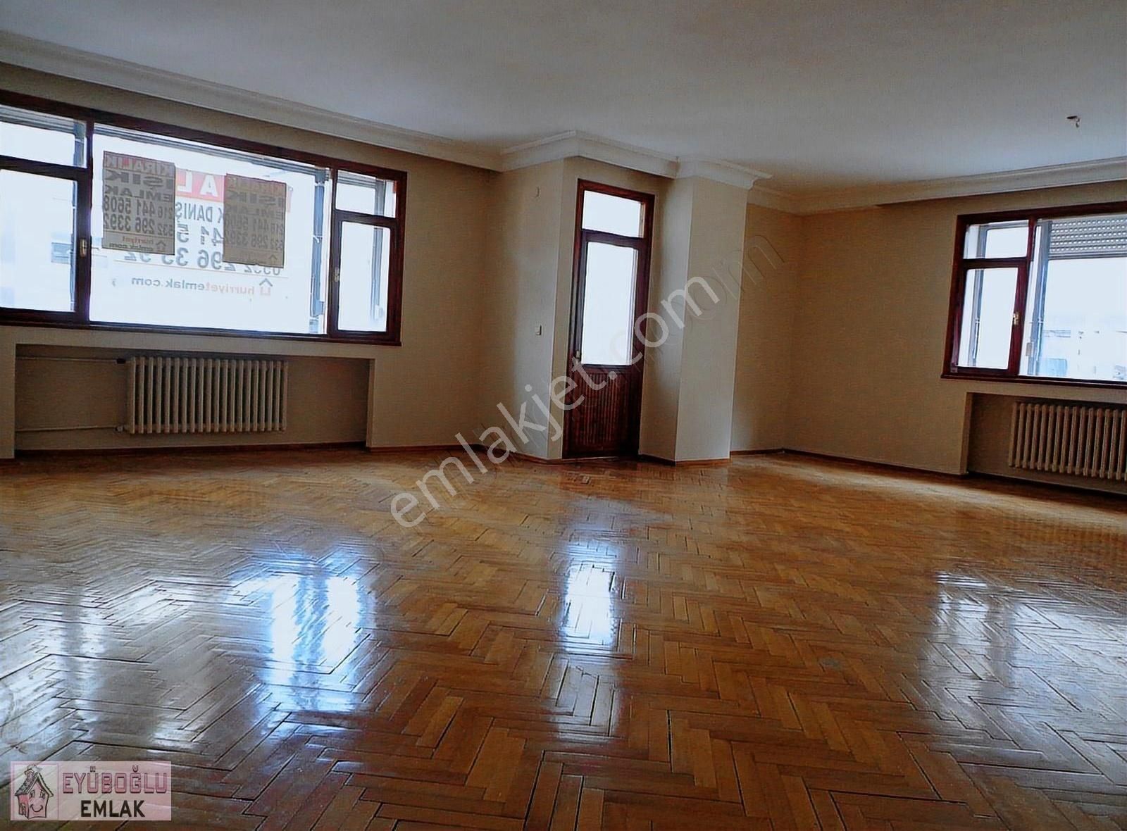 Kadıköy Göztepe Kiralık Daire Göztepe Mah .mesire Sokakta 4.kat 4+1 Asan.otoparklı 200 M2