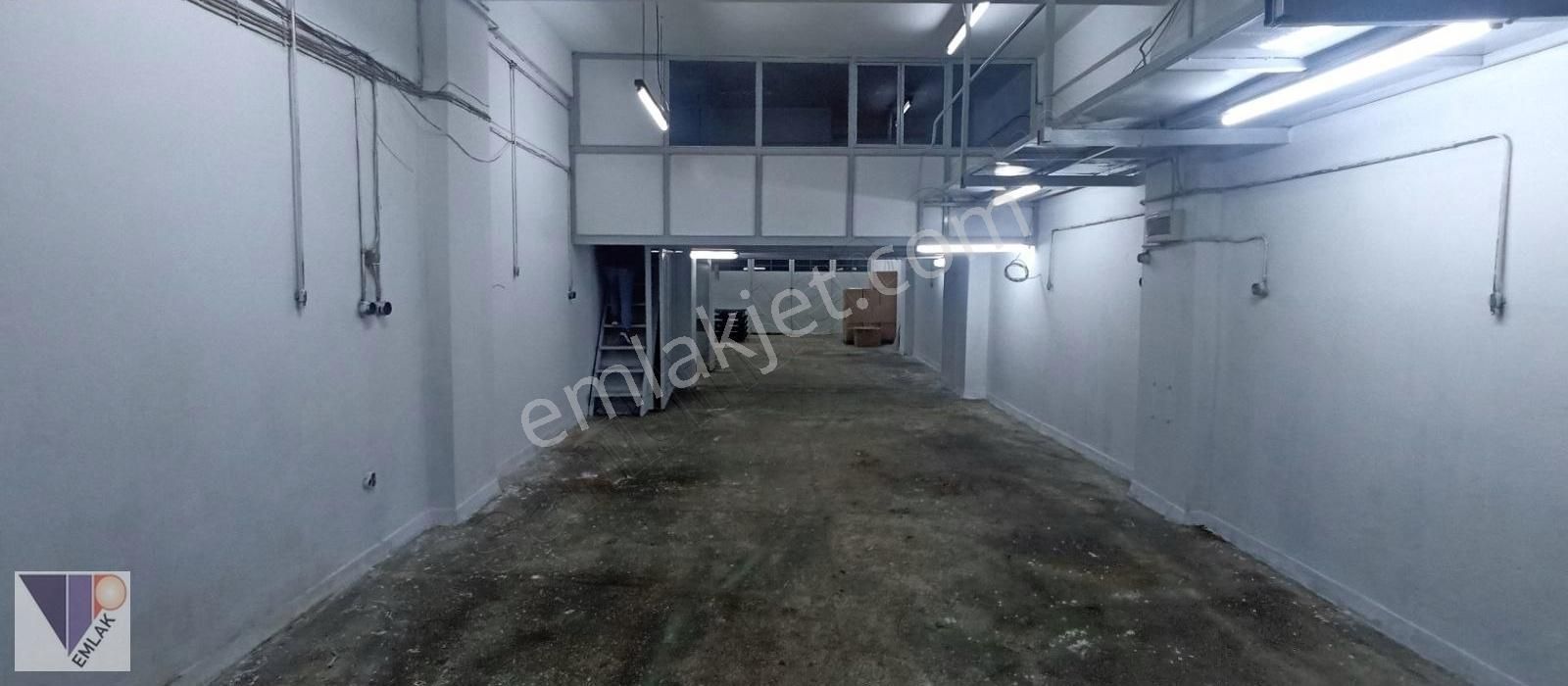 İstanbul Eyüpsultan Kiralık Atölye Topçular Sanayide İş Merkezinde 100 M2 Atölye Depo Giriş