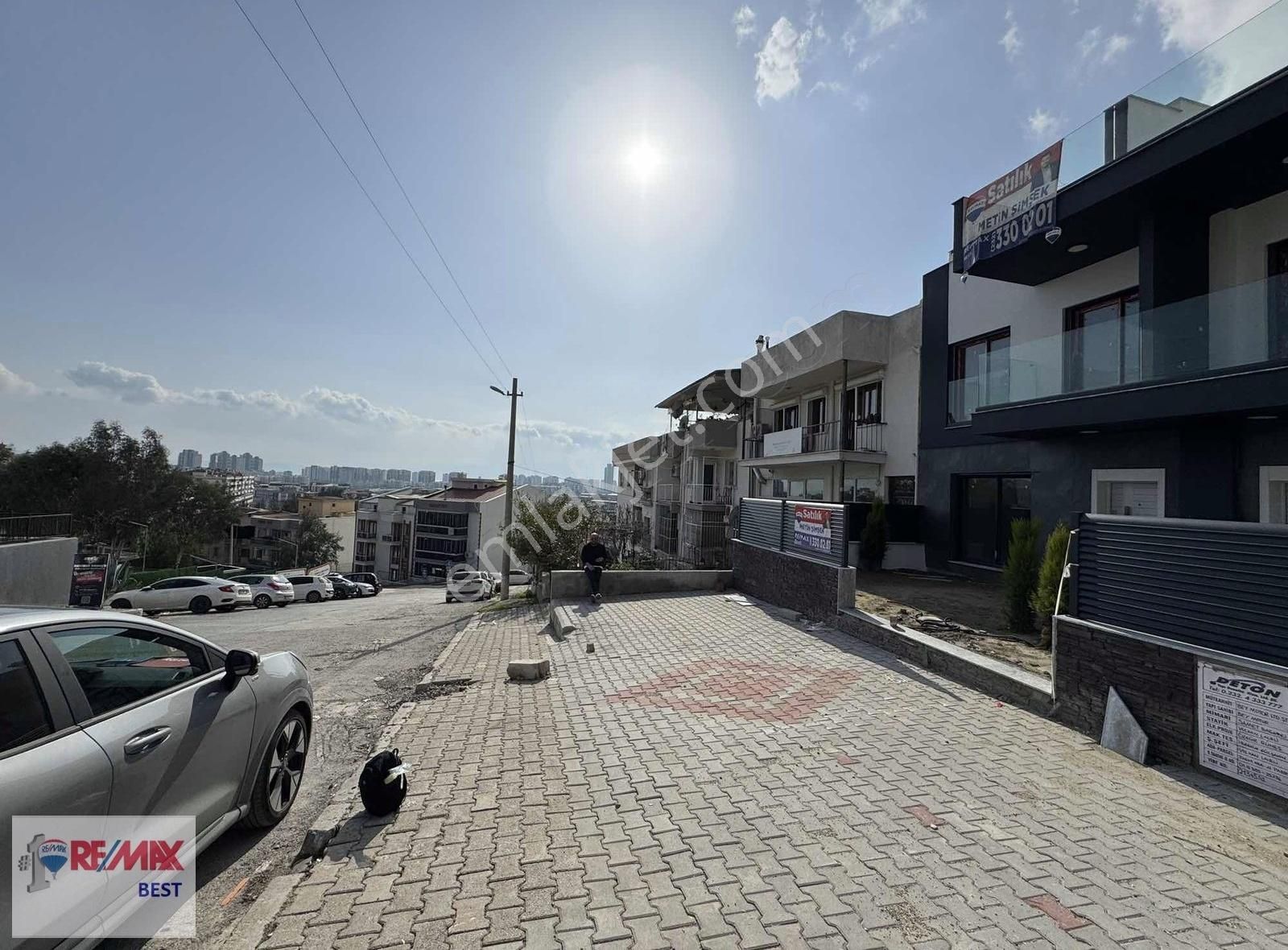 Çiğli Ahmet Taner Kışlalı Satılık Villa Remax Best'ten Evka 2 Villalar Bölgesi Sıfır Tripleks