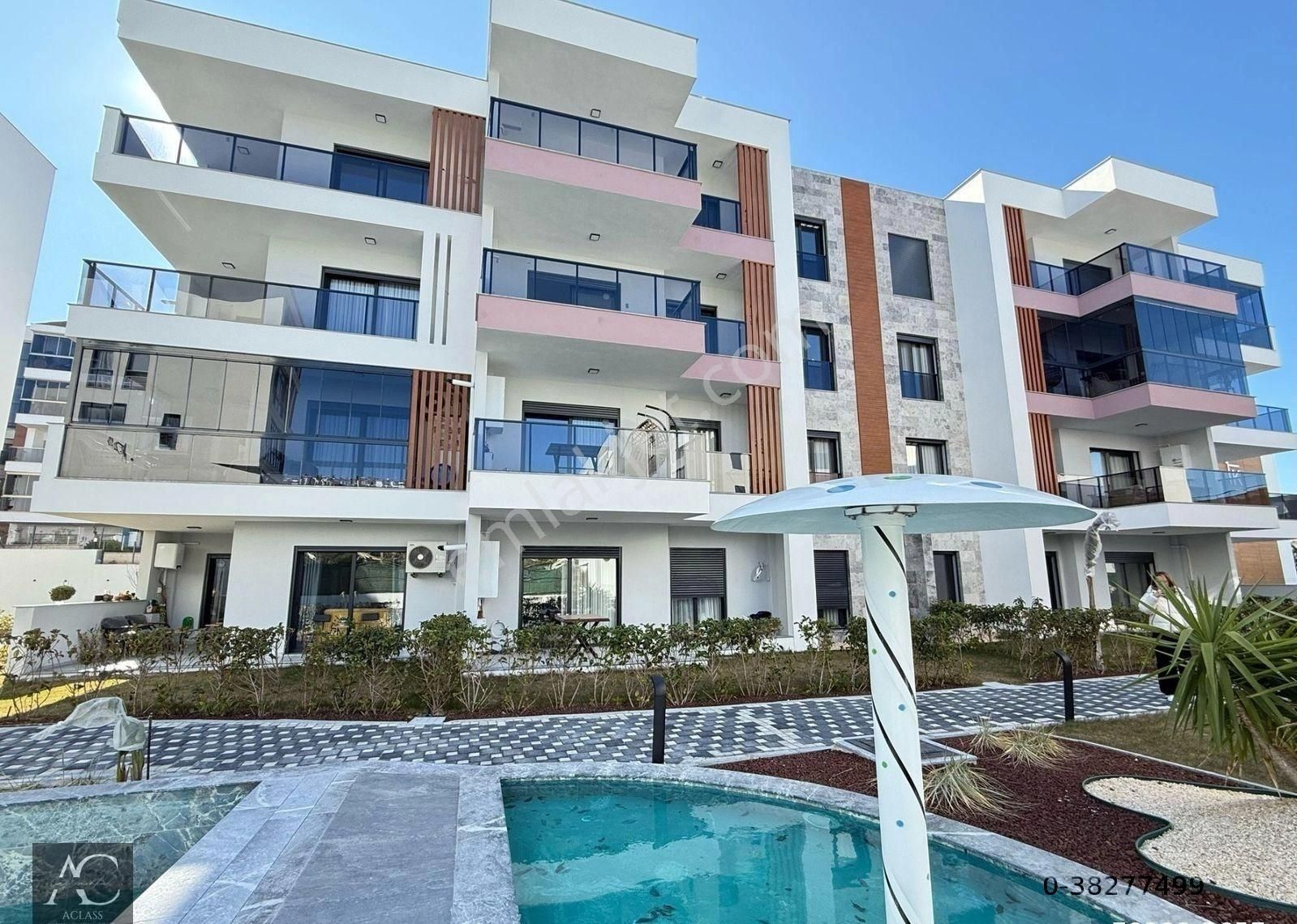 Kuşadası İkiçeşmelik Satılık Residence Merkezi Konum-7/24 Guvenlık-acık/kapalı Havuz-otopark-hamam-sauna-yerden Isıtma-yeni-lüx-2+1