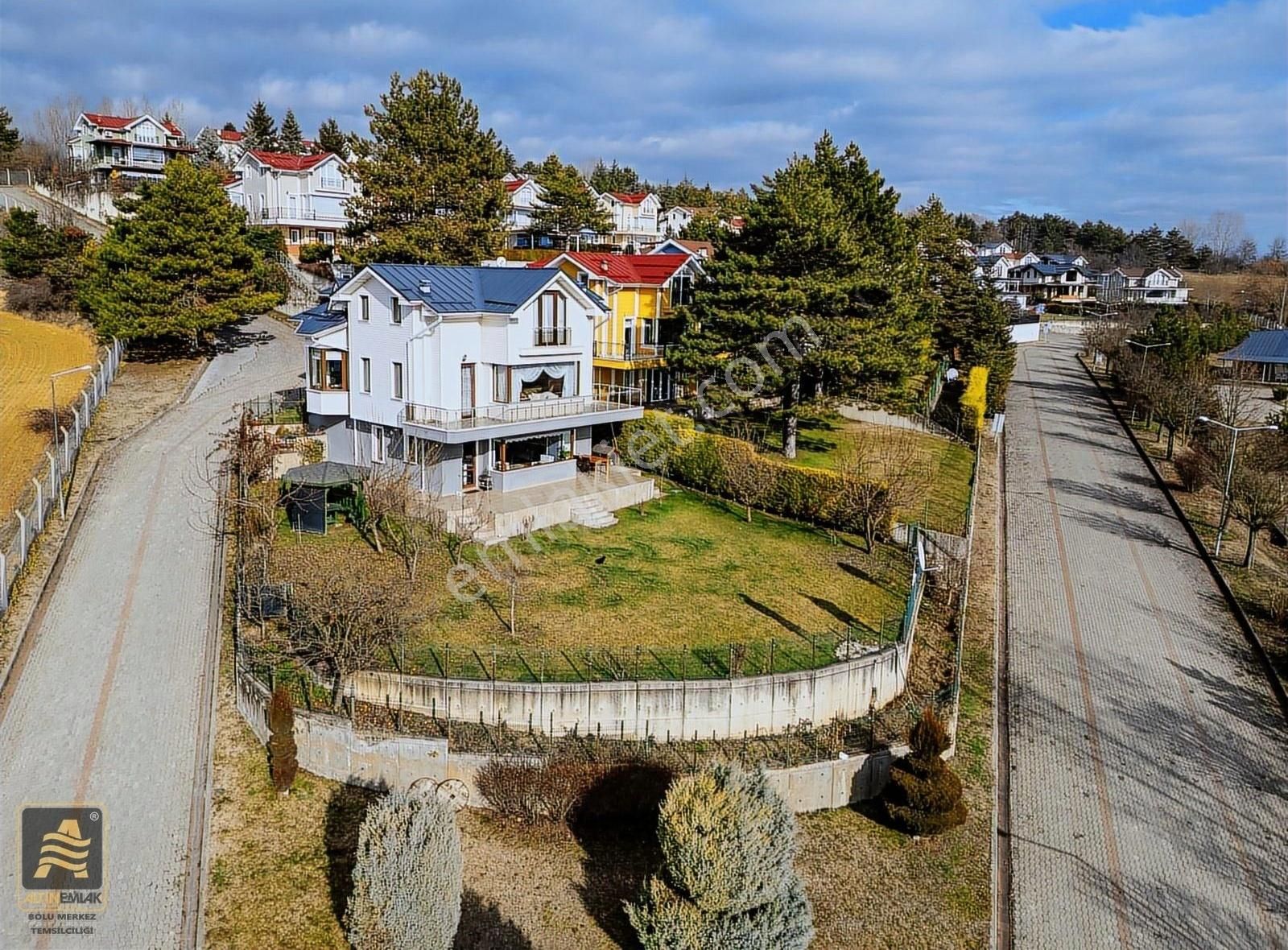 Bolu Merkez Yeniköy Köyü (Merkez Mevki) Satılık Villa Bolunun Prestijli Sitesi 