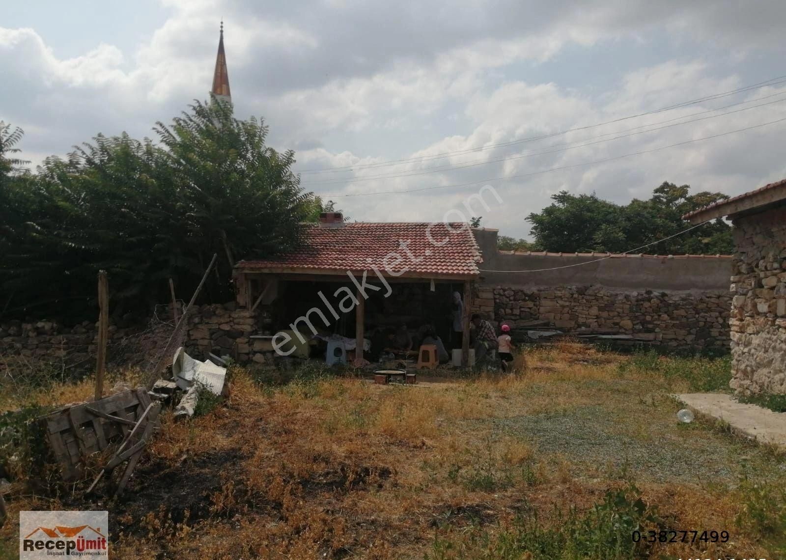 Seyitgazi Örencik Satılık Köy Evi Recep Ümit Emlak'tan Seyitgazi/ Örencik Köyünde 1082 M2 Bahçe İçinde Satılık Müstakil Ev