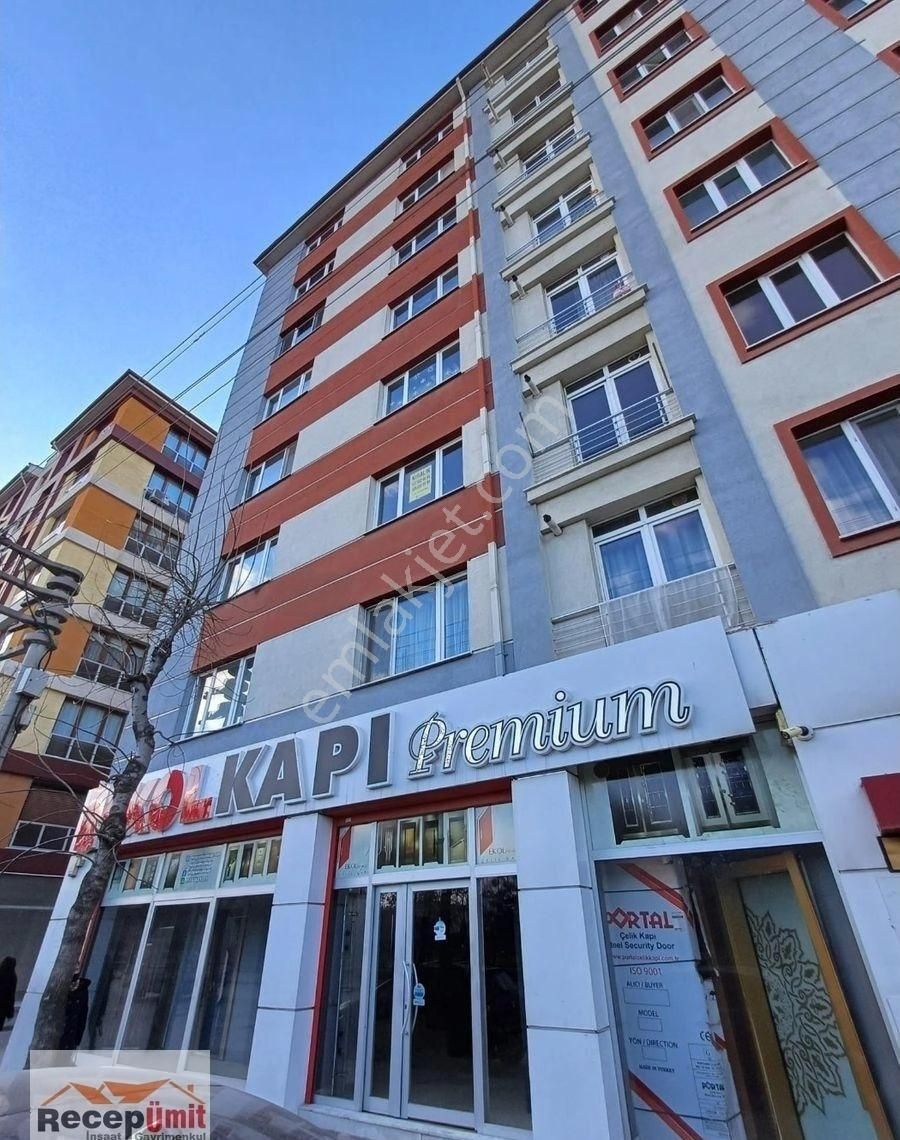 Tepebaşı Zafer Kiralık Daire Recep Ümit Emlak'tan Gazi Yakup Satar Caddesi Üzerinde [ara Katta ]kiralık 3+1 Lux Daire