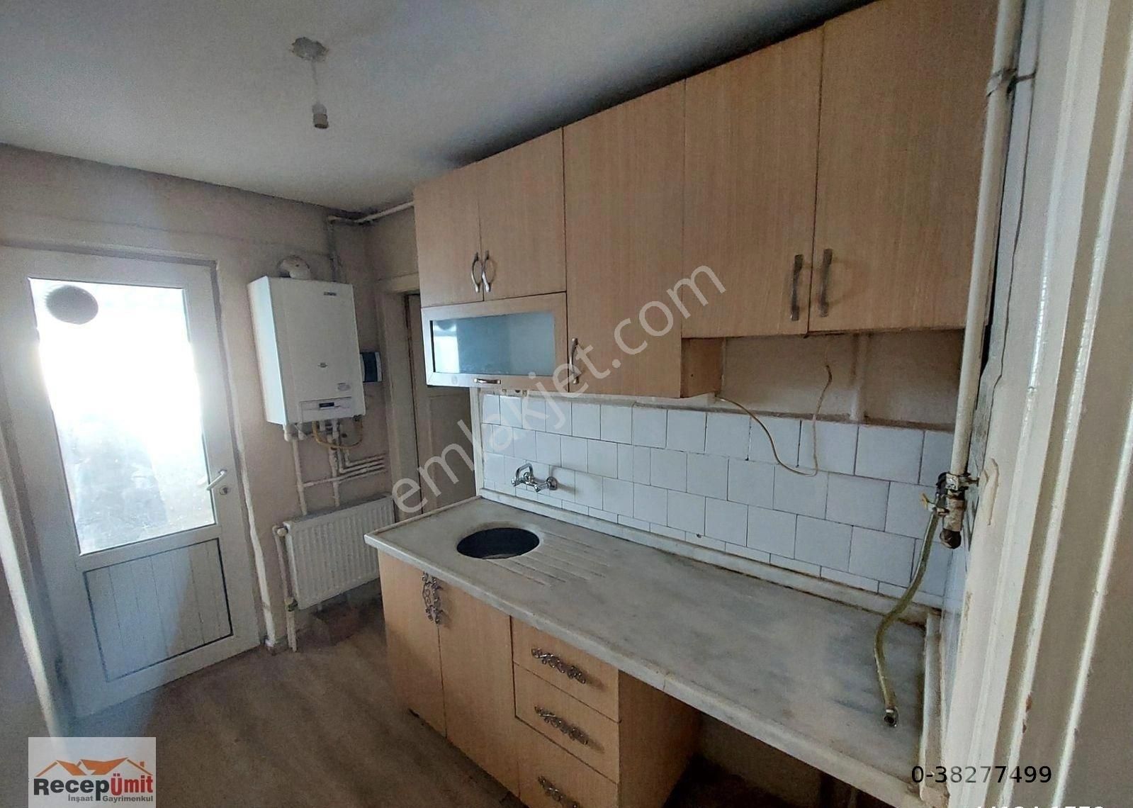 Tepebaşı Ömerağa Kiralık Daire Recep Ümit Emlak'tan Ömerağa Mahallesi'nde Kiralık Teraslı 3+1 Daire