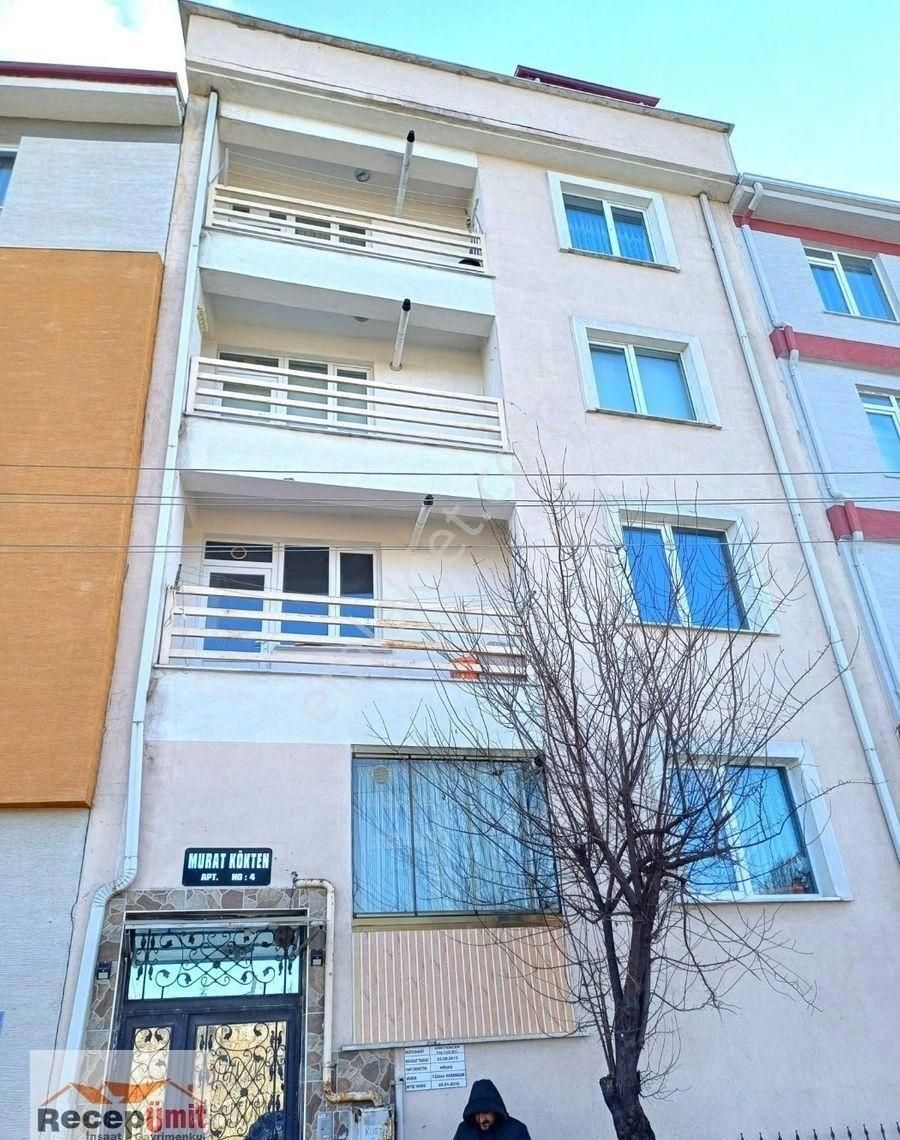 Tepebaşı Kumlubel Satılık Daire Recep Ümit Emlak'tan Kumlubel Mahallesi Tramvay Durağı Yanında Satılık 4+1 Ferah Dublex Daire