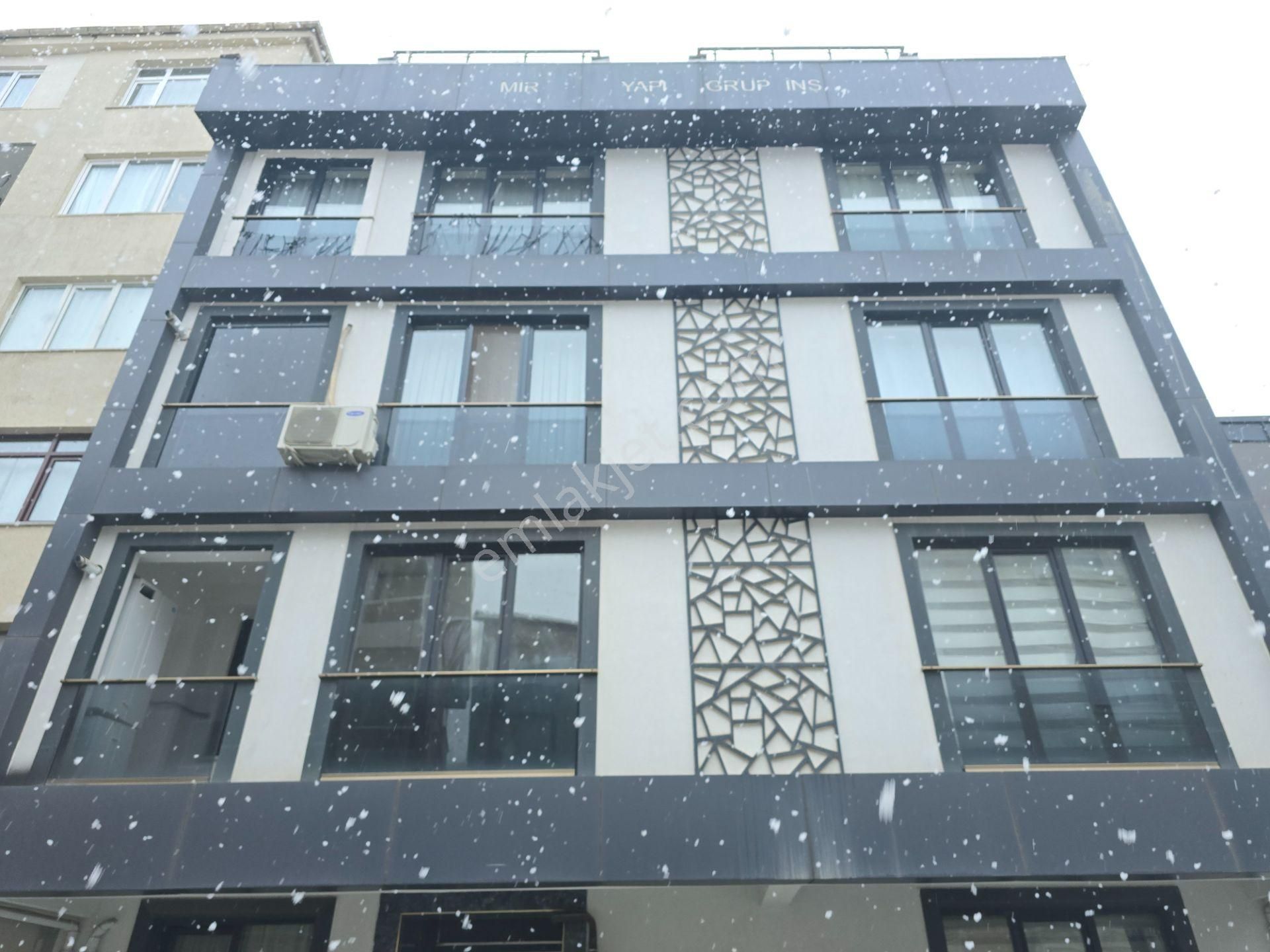 Üsküdar Cumhuriyet Satılık Daire Deluxe 26 'dan Yeni Binada Çift Cephe Asansörlü 2+1 80 M2 Kuponn