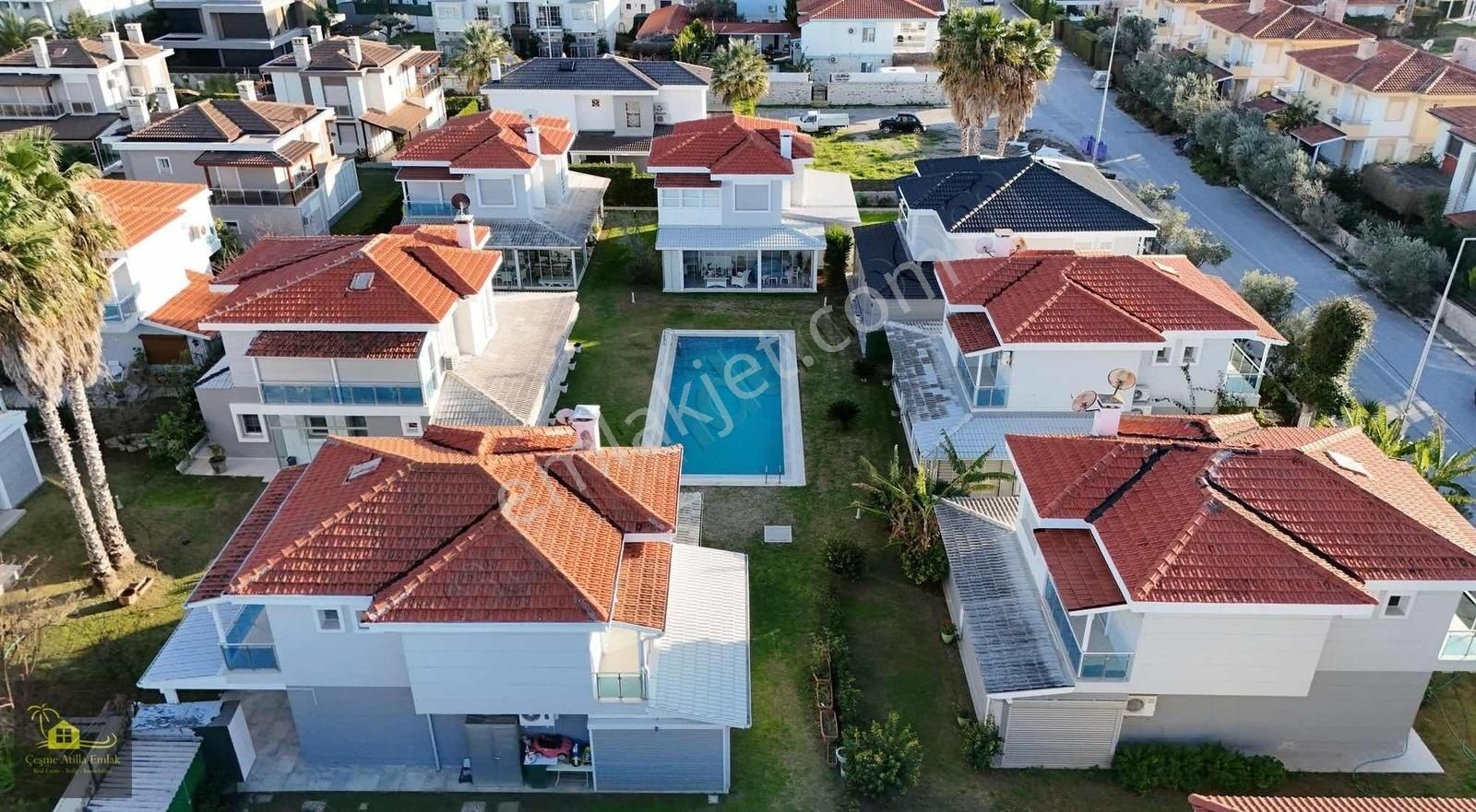 İzmir Çeşme Satılık Villa Alaçatı Göbenede Satılık Site İçerisinde Havuzlu 4+1 Villa