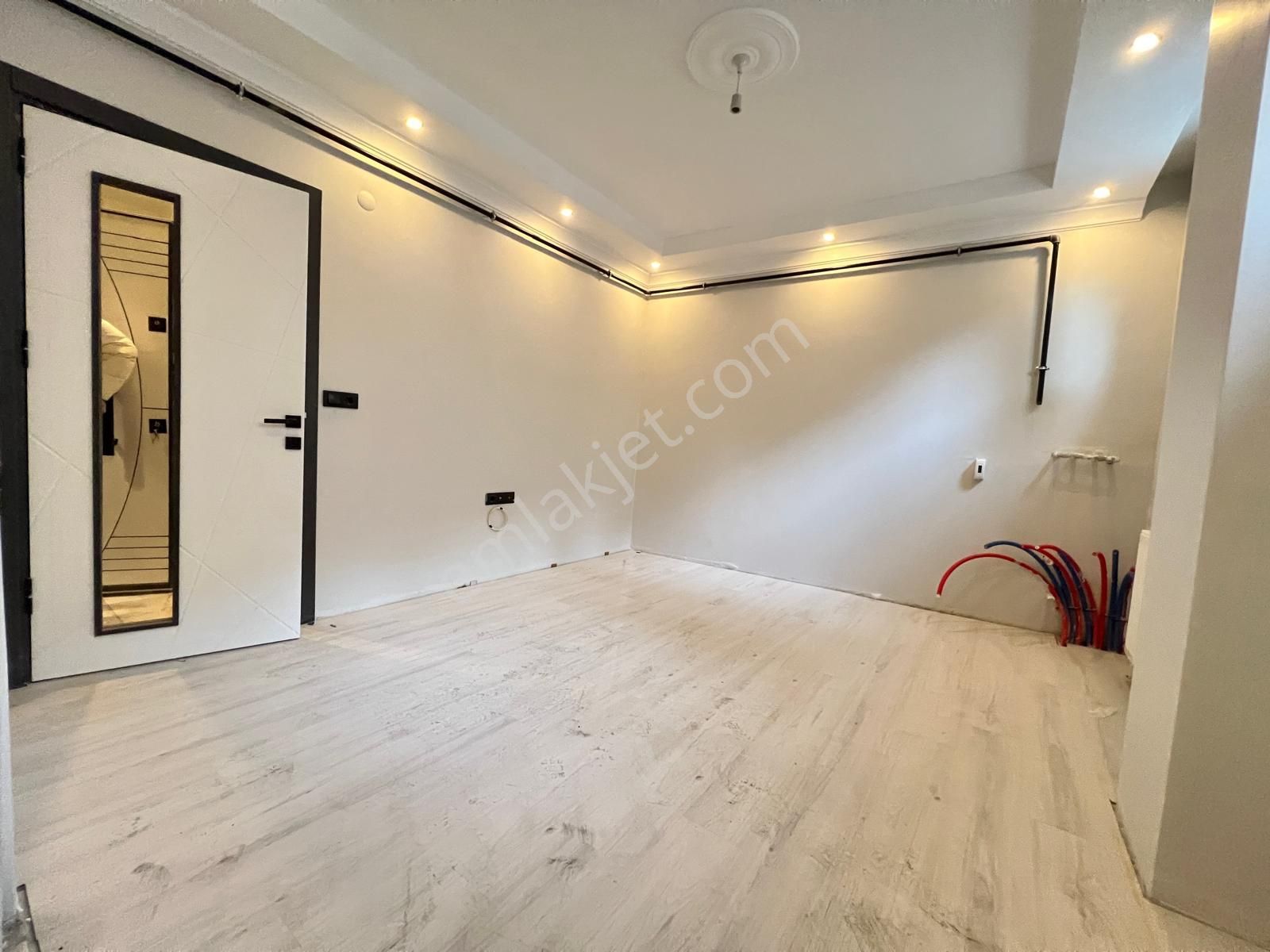 Küçükçekmece Fevzi Çakmak Satılık Daire Loft'tan Sefaköy Merkezde Satılık 2+1 70m2 B.katı Daire