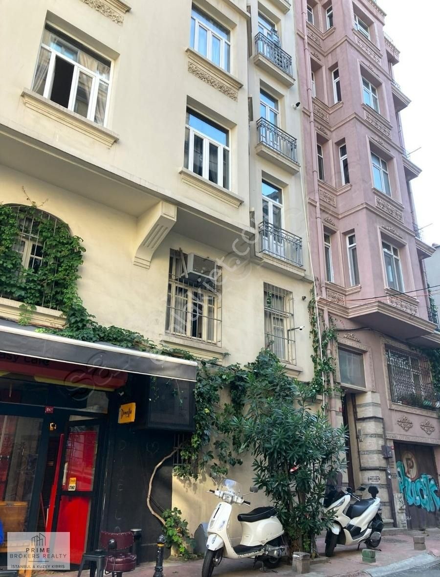 Beyoğlu Pürtelaş Hasan Efendi Kiralık Daire Cihangir'in Merkezinde Özel Olarak Yenilenmiş Eşyalı Kiralık