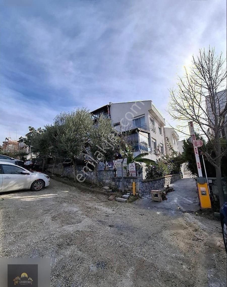 Kuşadası Türkmen Satılık Villa Kuşadası Marina Bölgesinde Satılık 6+2 Deniz Manzarlı Villa