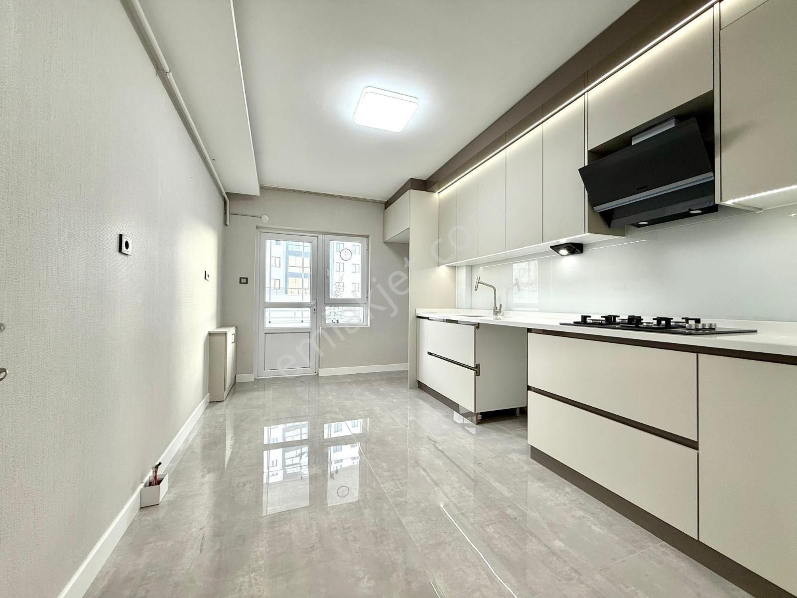 Pursaklar Fatih Satılık Daire Kalecik Emlak'tan Hicret Cami Bölgesi 3+1 150 M² Asansörlü Full Yapılı Site Dairesi