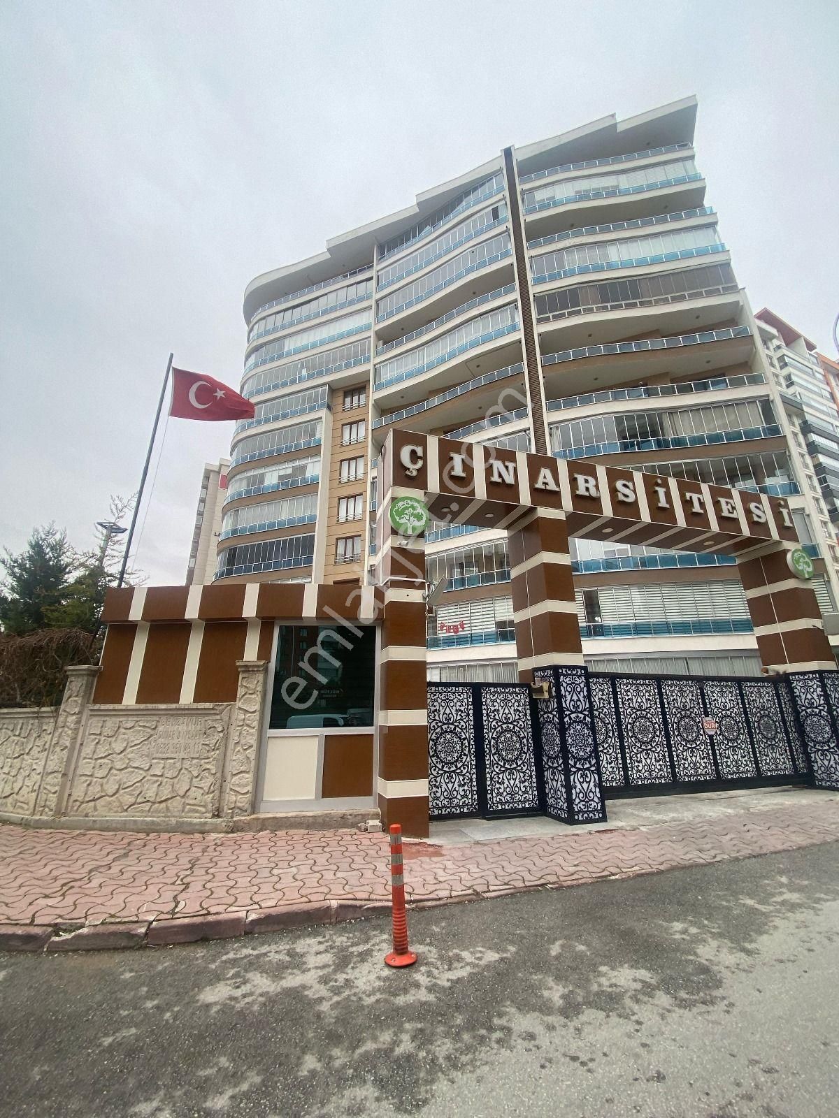 Selçuklu Şeker Satılık Daire Şeker Mahallesi Çınar Sitesi 3+1 Satılık Arakat Daire