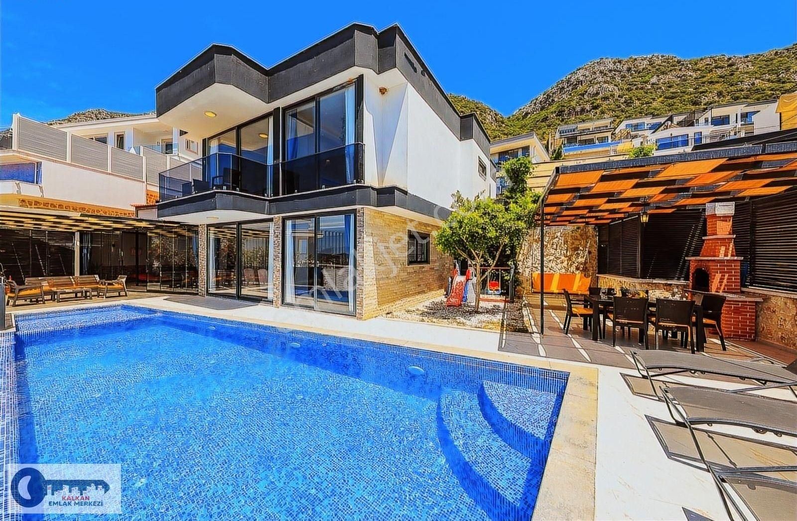 Kaş Bezirgan Satılık Villa Kaş Kalkan Merkez'de Sonsuz Havuzlu 3+1 Lüks Villa