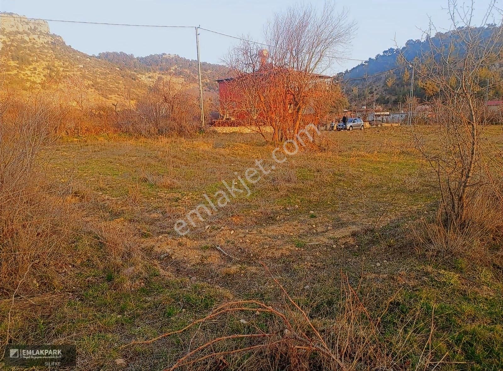 Silifke Uşakpınarı Satılık Konut İmarlı Emlakparkdan Silifke Uşakpınar Mah. Köy İçinde Satılık Arsa