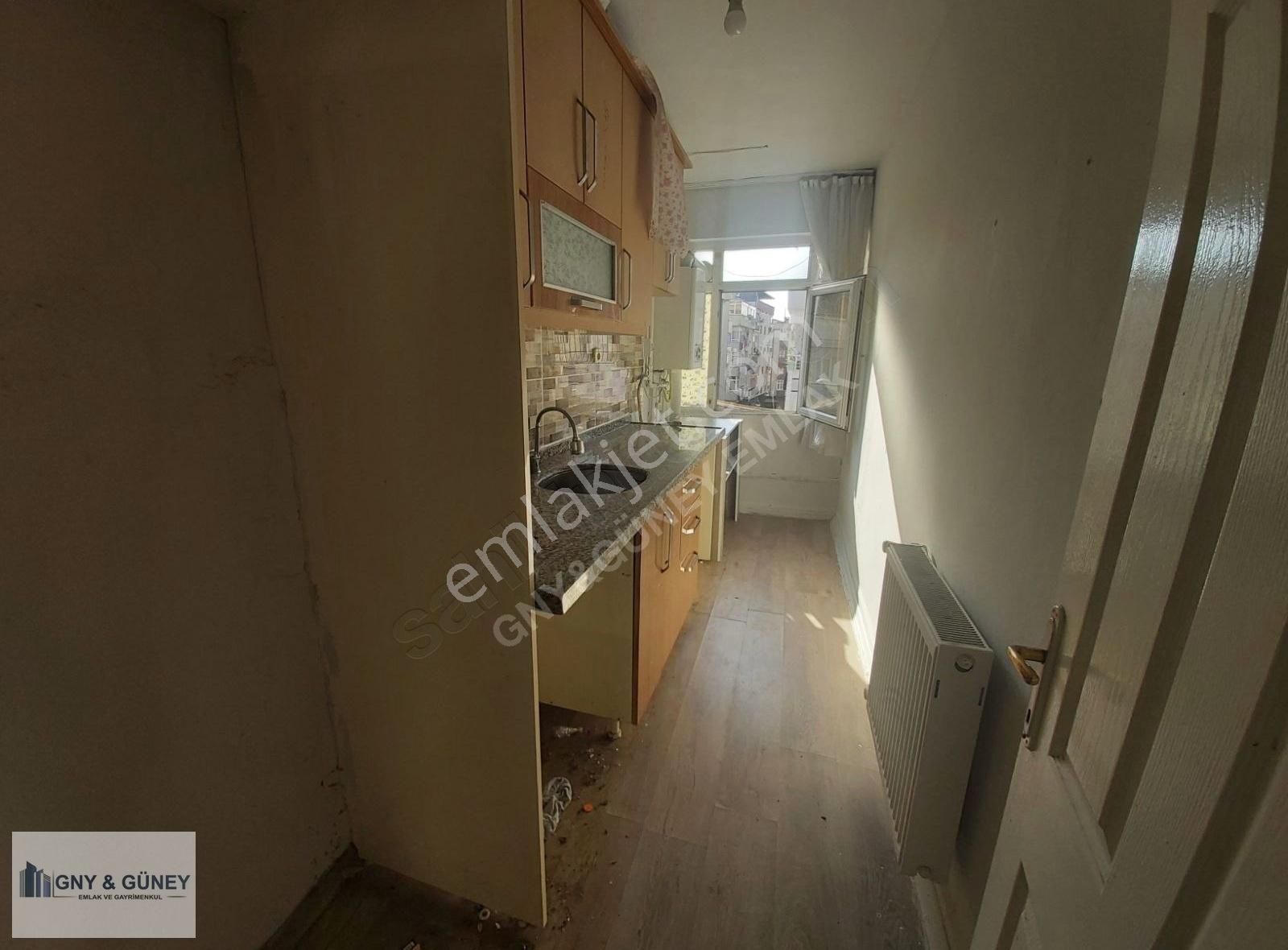 Zeytinburnu Nuripaşa Kiralık Daire Güney Emlak'tan Nuripaşa Mah. 2+1 75 M2 Boş Daire