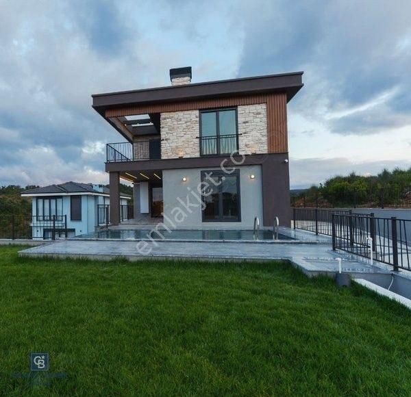 Şile Karacaköy'de Full Deniz Manzaralı Müstakil Villa