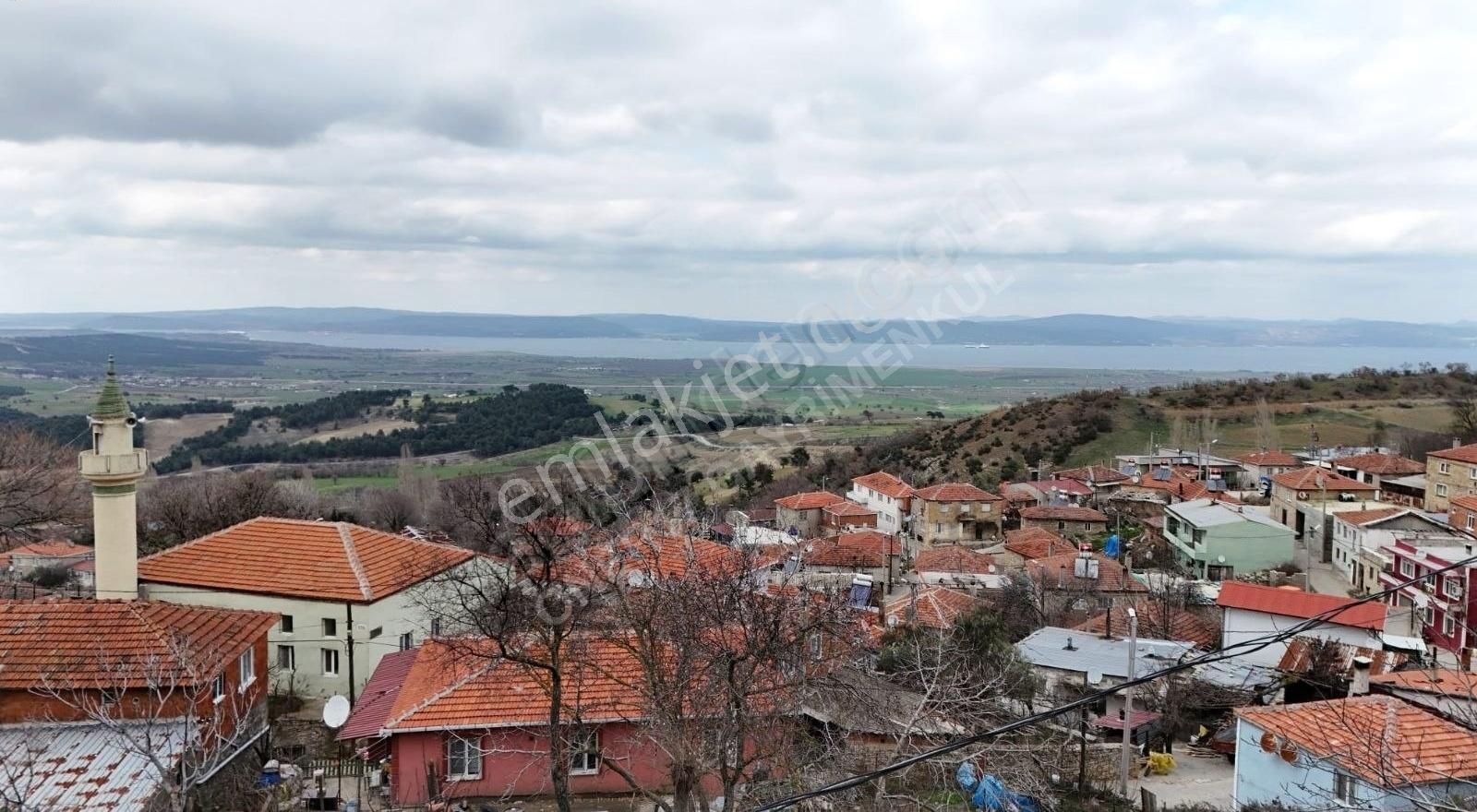 Çanakkale Merkez Kemel Köyü Satılık Konut İmarlı Çanakkale Merkez Kemel Köyü İçerisinde 2 Katlı Köy Evi Olan Arsa