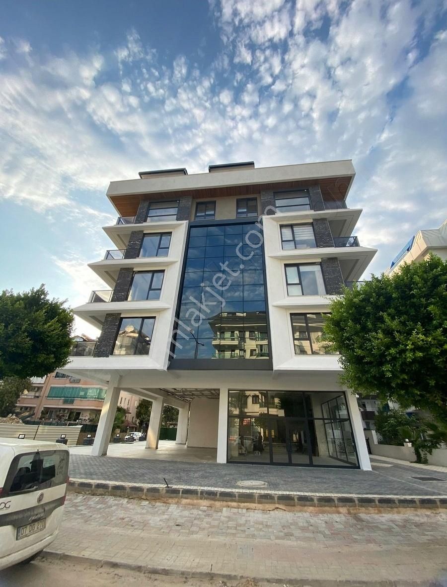 Antalya Alanya Site İçerisinde Satılık Daire Obagölde Denize 400 Mt Mesafede Lüks Sitede Satılık 2+1 Daire