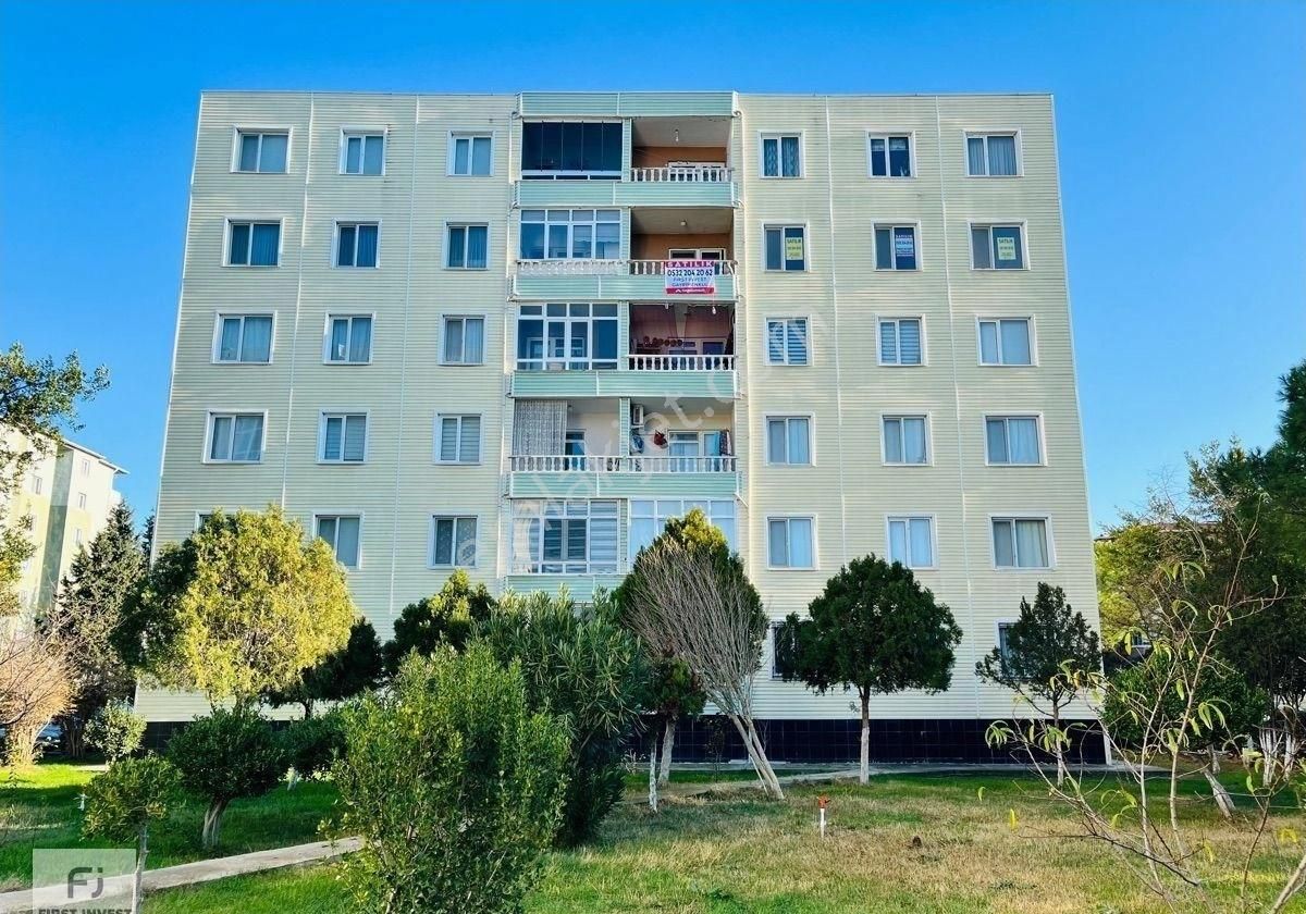 Silivri Yeni Satılık Daire Silivri Yeni Mah'de Arsa Payı Yüksek Satılık 3+1 130 M² Ferah Daire