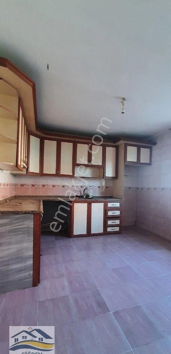 Manisa Akhisar Efendi Mah. Satılık 3+1 Mustakil Ev İki Ayrı Ev Bulunmakta 5.000.000tl.