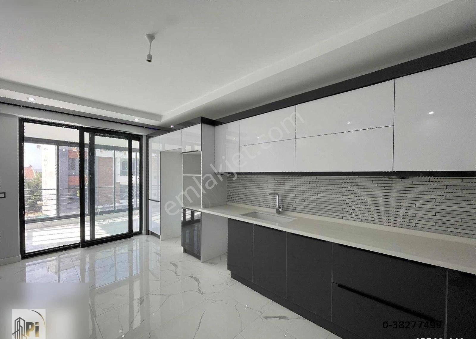 Pi Emlak'tan Site İçi Özel Garaj Yerden Isıtma Lüks 180 M2 Daire