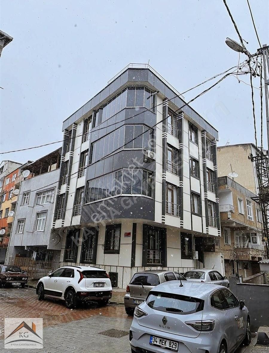 Küçükçekmece İstasyon Kiralık Daire İstasyon Mah. 3+1 145m2 Boş Tek Daire Üzeri Temiz Daire