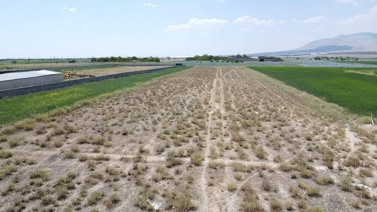 Niğde Merkez Sazlıca Bld. (Yukarı) Satılık Villa İmarlı E.gökal Sazlıca Yukarı ! Açık Ceza Evi Arkası 2.402 M2 Arsa !