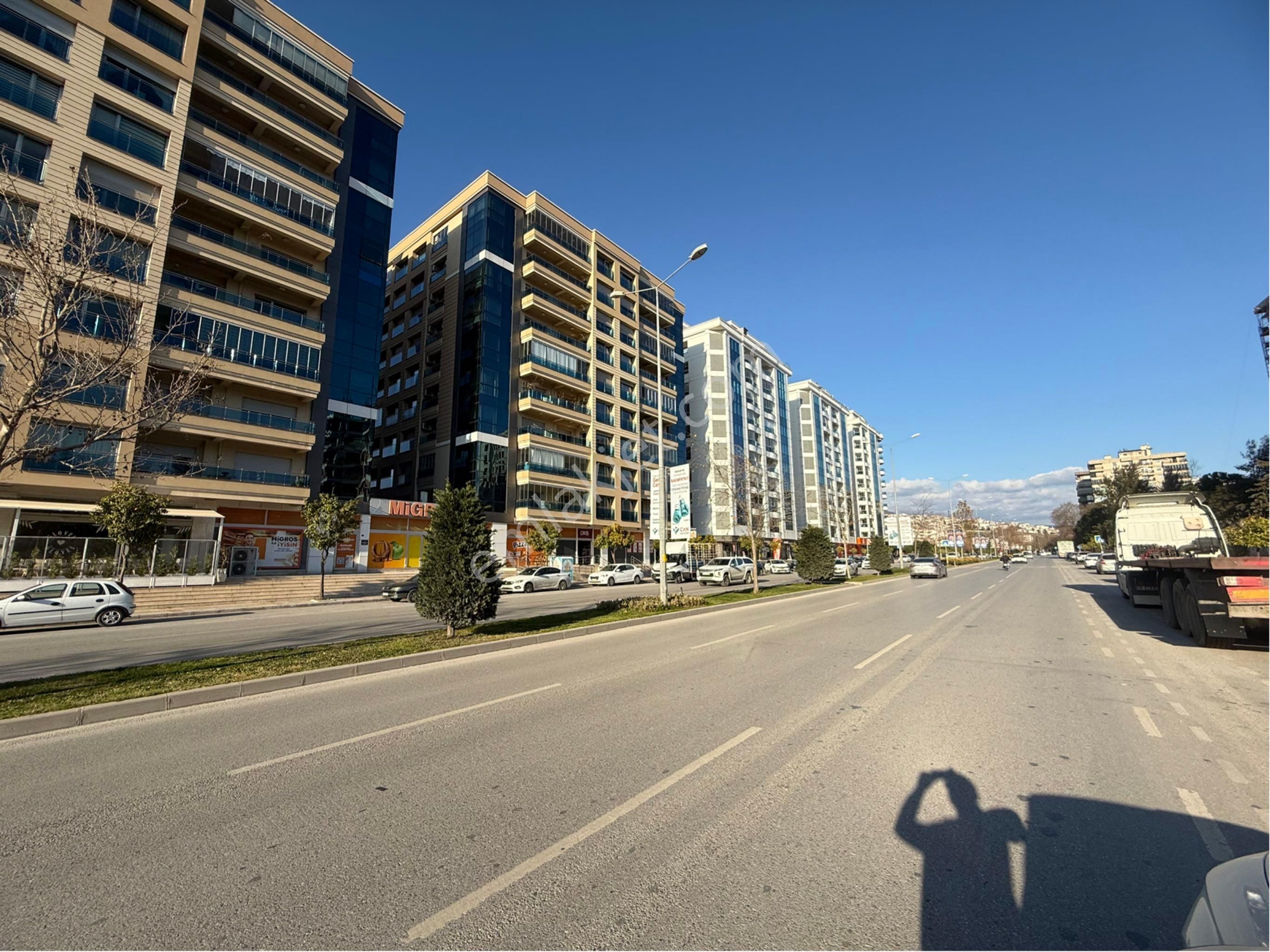 Bayraklı Manavkuyu'da Satılık Ara Kat Lüks Daire - Görsel 2