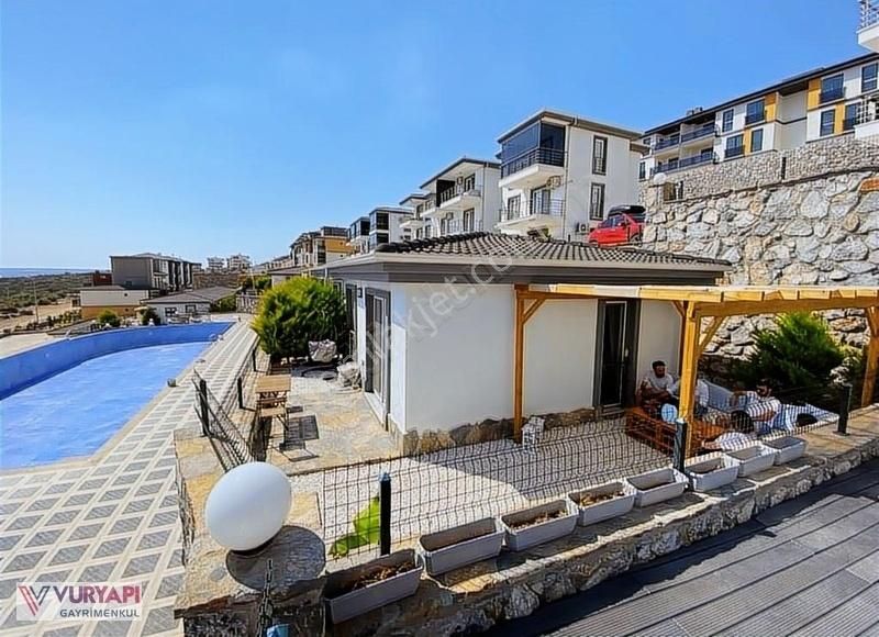 Didim Akbük Satılık Yazlık Akbük'te Deniz Manzaralı Geniş Bahçeli Bungalow Tarzı 1+1 Daire