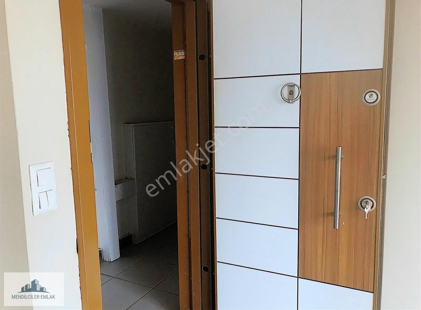 Çanakkale Merkez Barbaros Kiralık Daire Troya Caddesi Üzerinde Ara Kat Köşe Başı 1+1 Kiralık Daire..